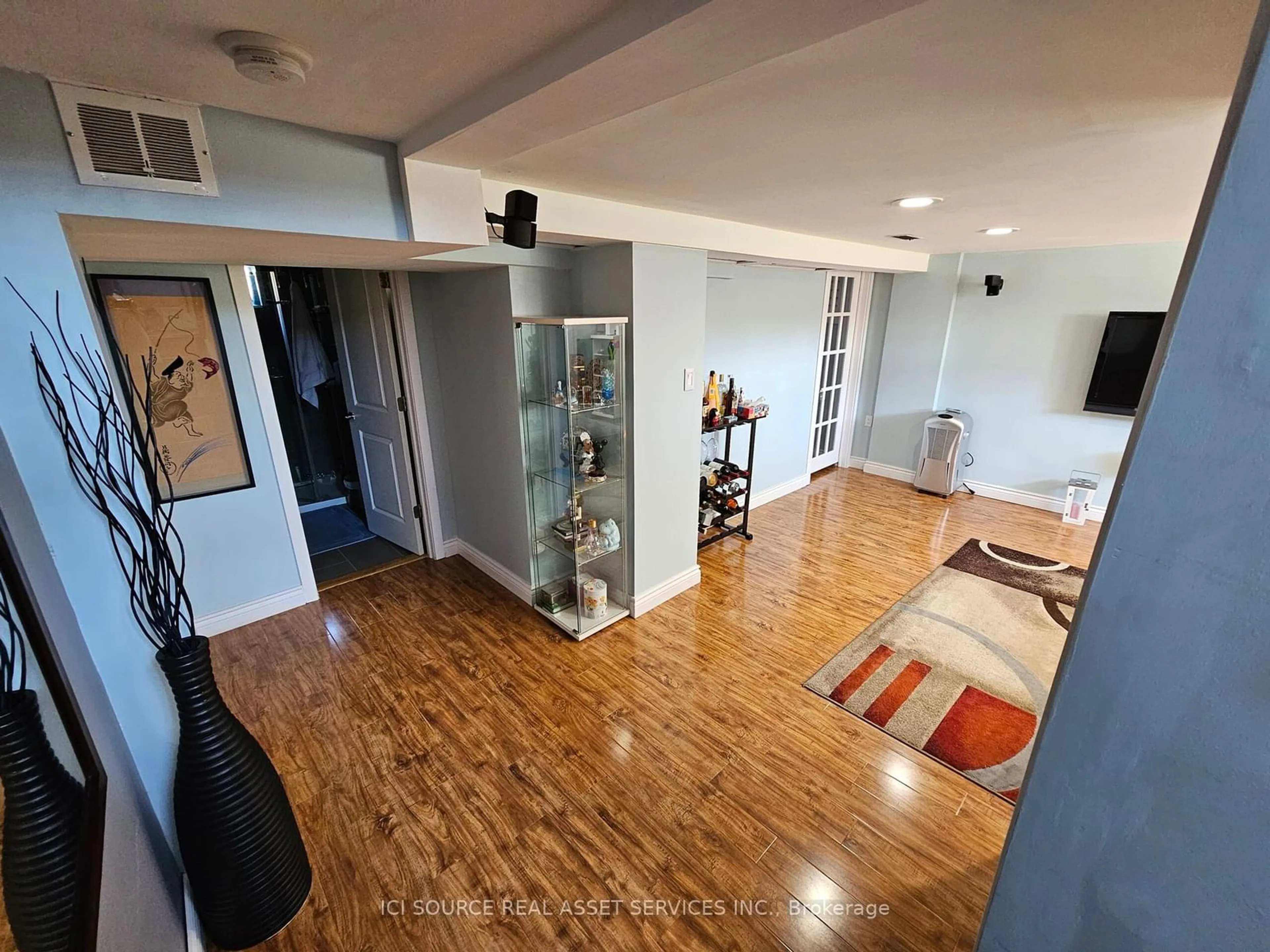 Indoor foyer for 8 Bolger Pl, Toronto Ontario M9W 4R6