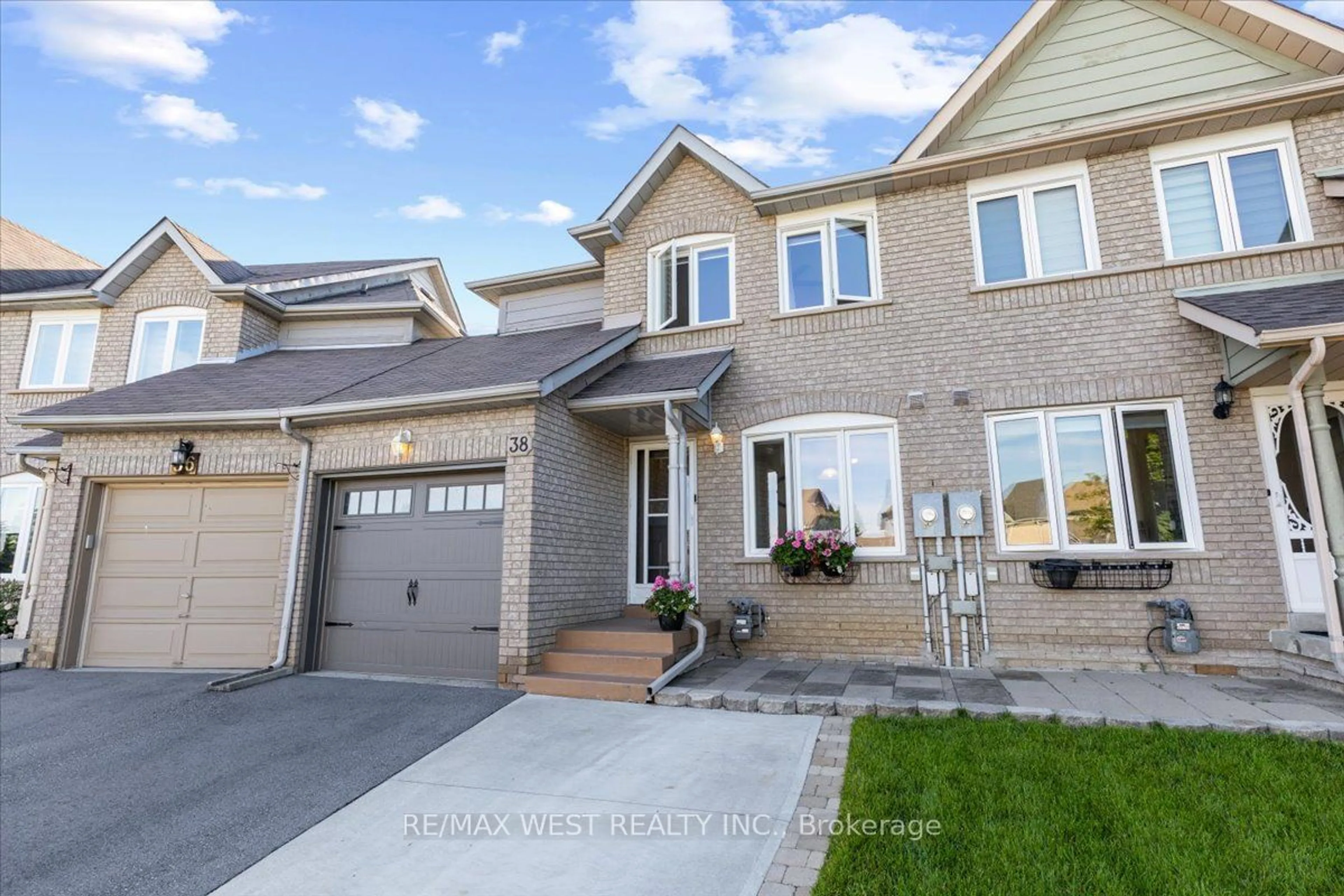 A pic from exterior of the house or condo for 38 Gardenia Way, Caledon Ontario L7C 1B2