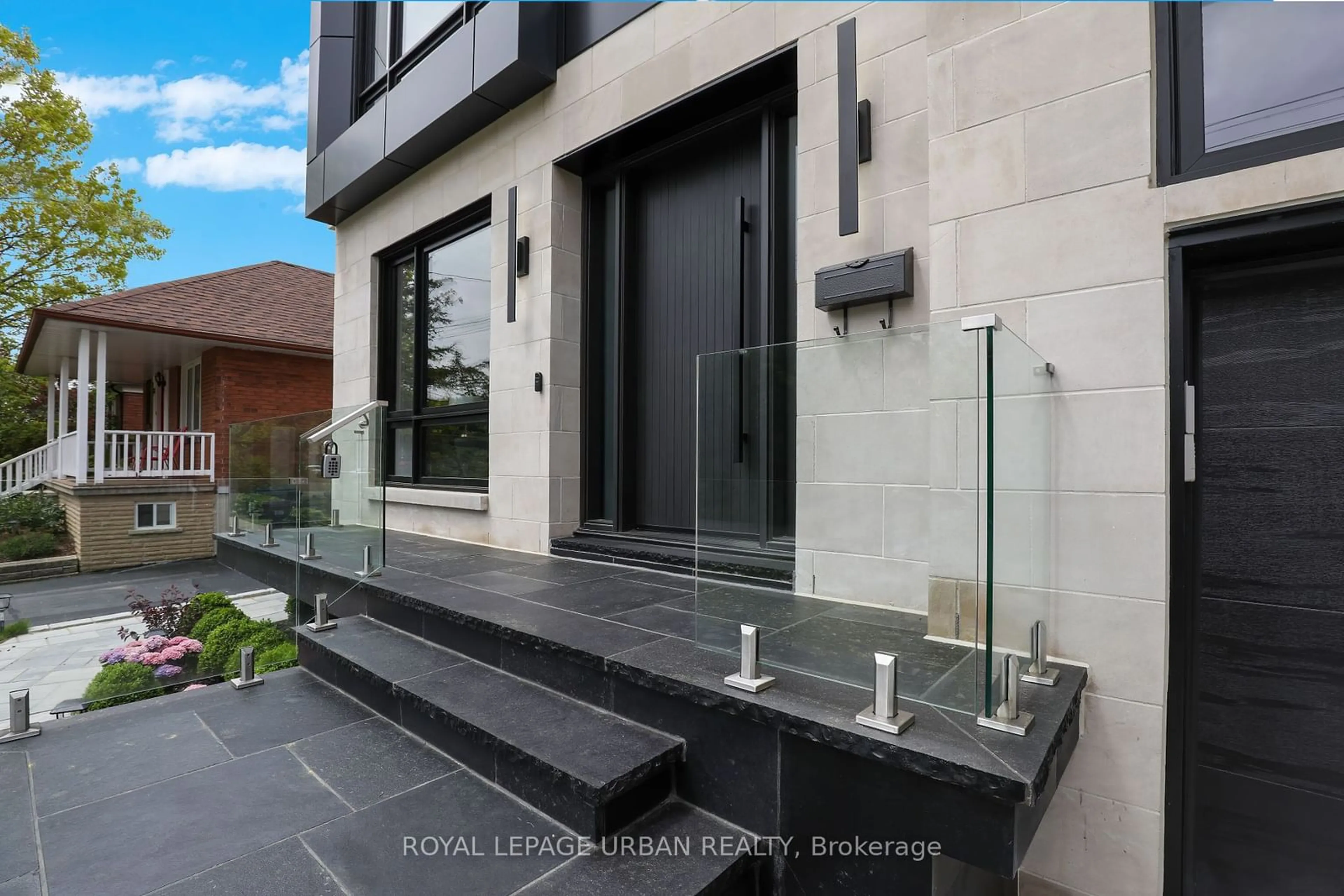 Indoor entryway for 80 Edgecroft Rd, Toronto Ontario M8Z 2B8