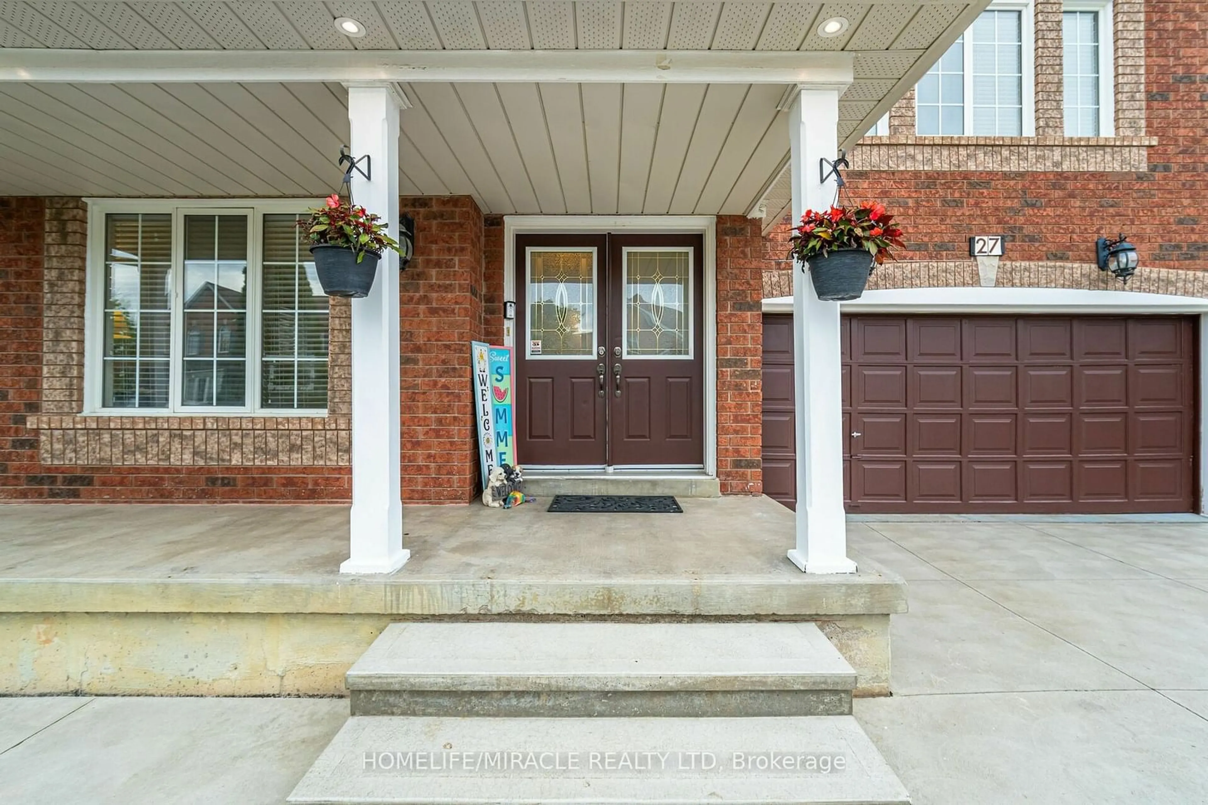 Indoor entryway for 27 Leopard Gate, Brampton Ontario L6R 2J5