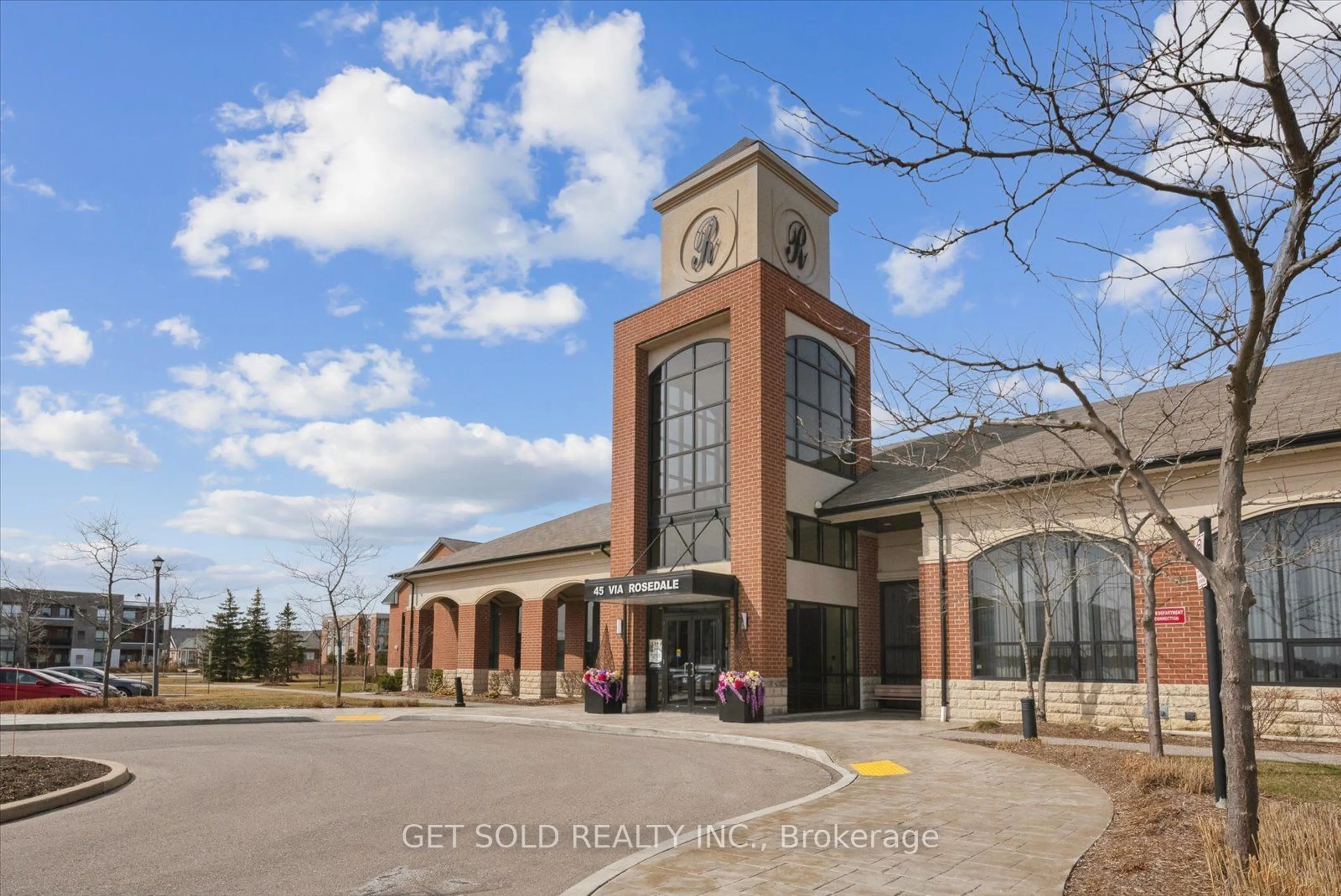 Indoor foyer for 35 Via Rosedale #206, Brampton Ontario L6R 3J9