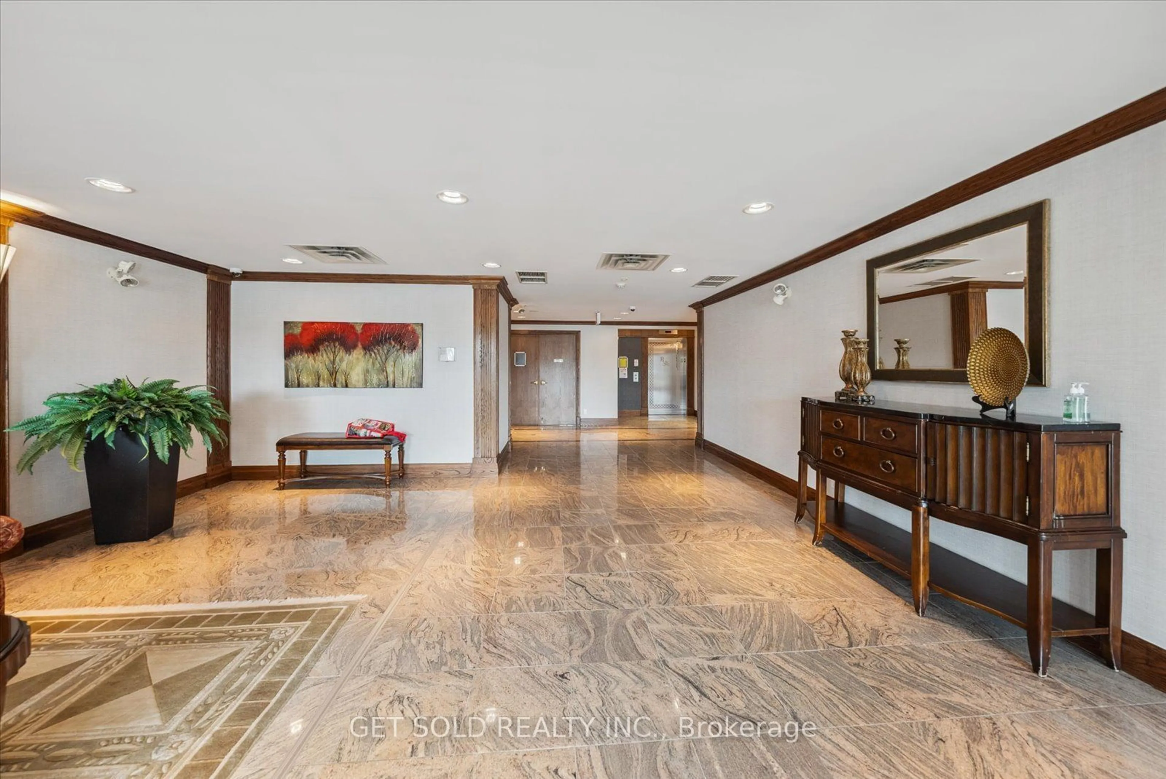 Indoor lobby, wood floors for 35 Via Rosedale #206, Brampton Ontario L6R 3J9