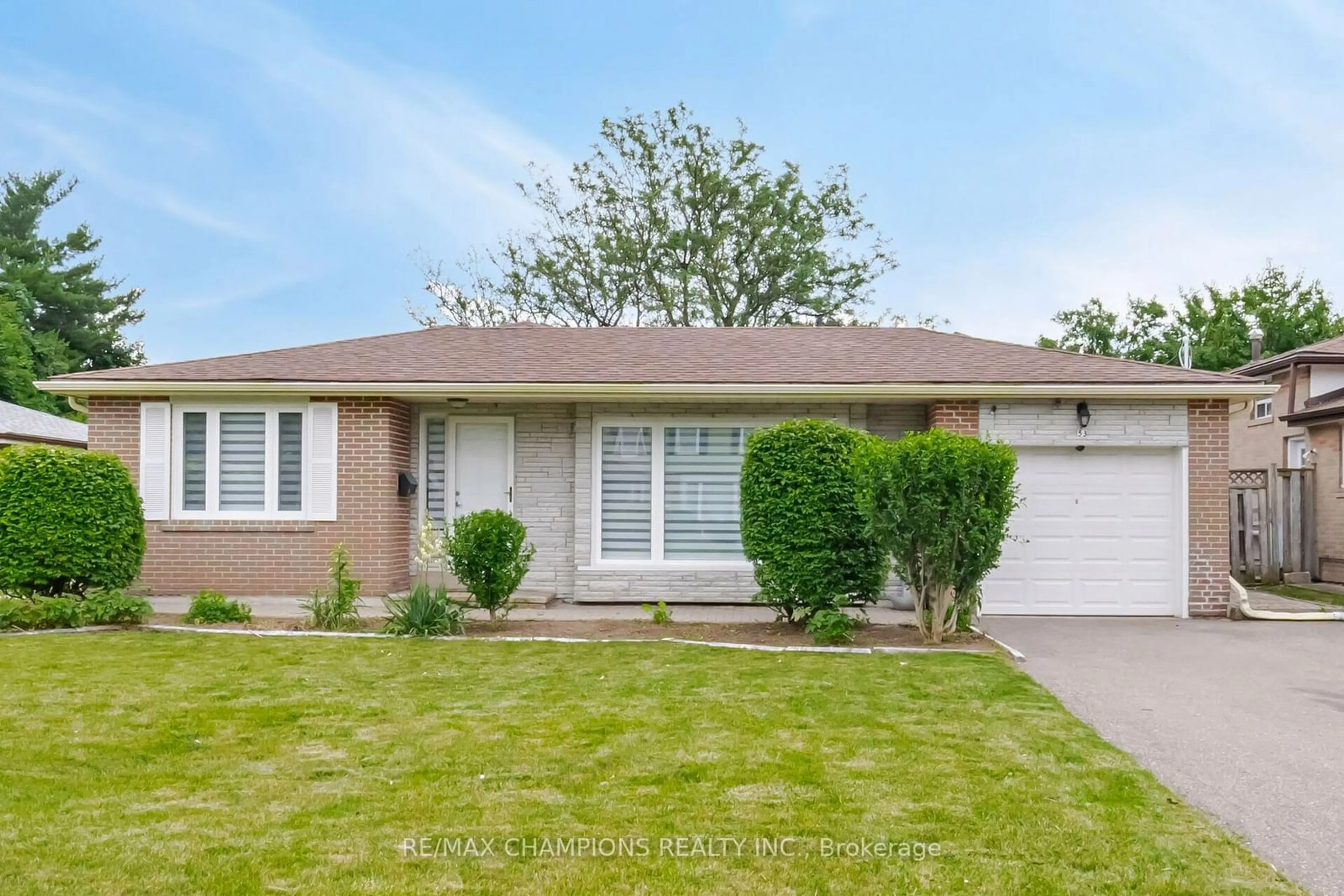 Frontside or backside of a home for 53 Beechwood Cres, Brampton Ontario L6T 1X9