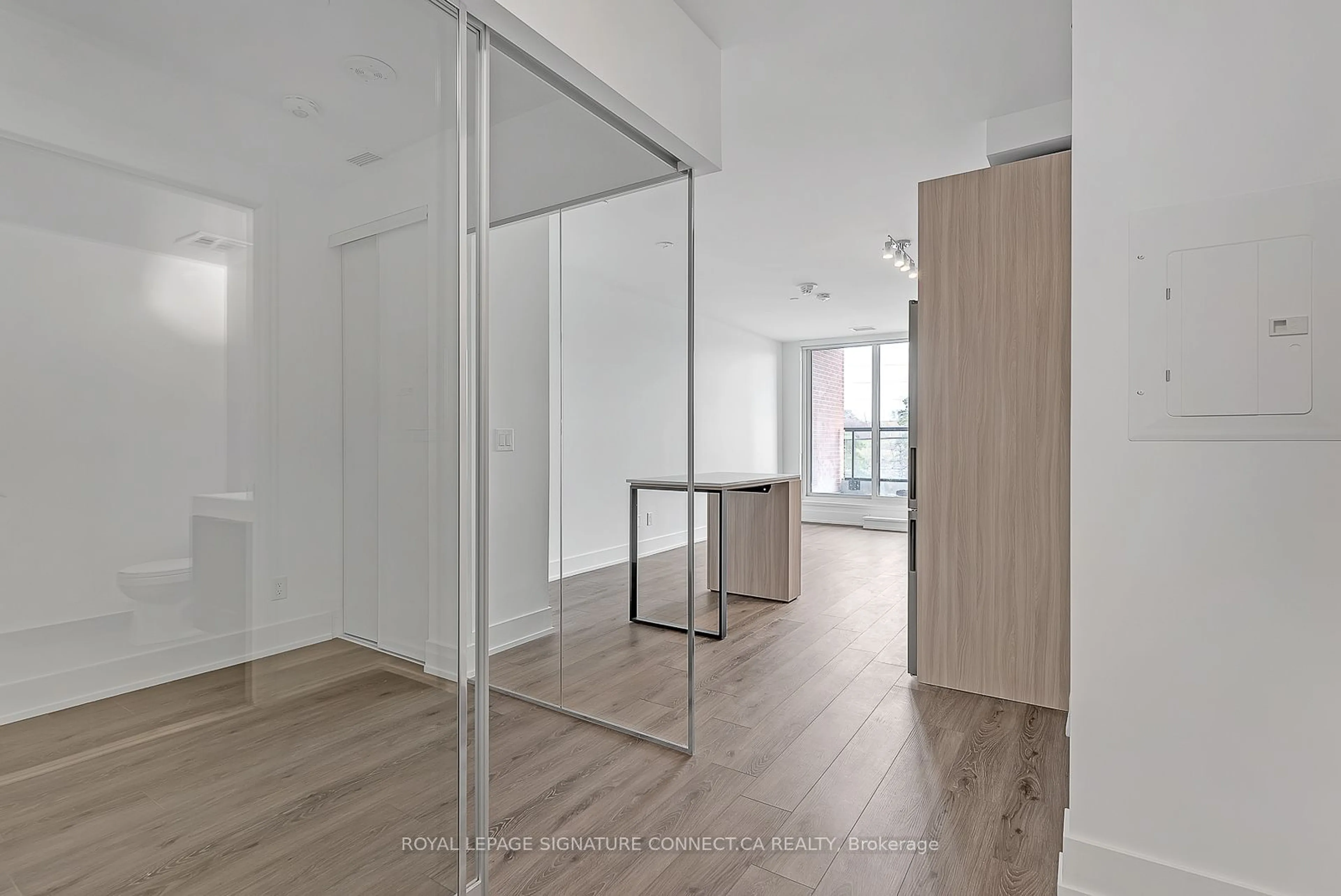 Indoor foyer for 3100 Keele St #325, Toronto Ontario M3M 2H4