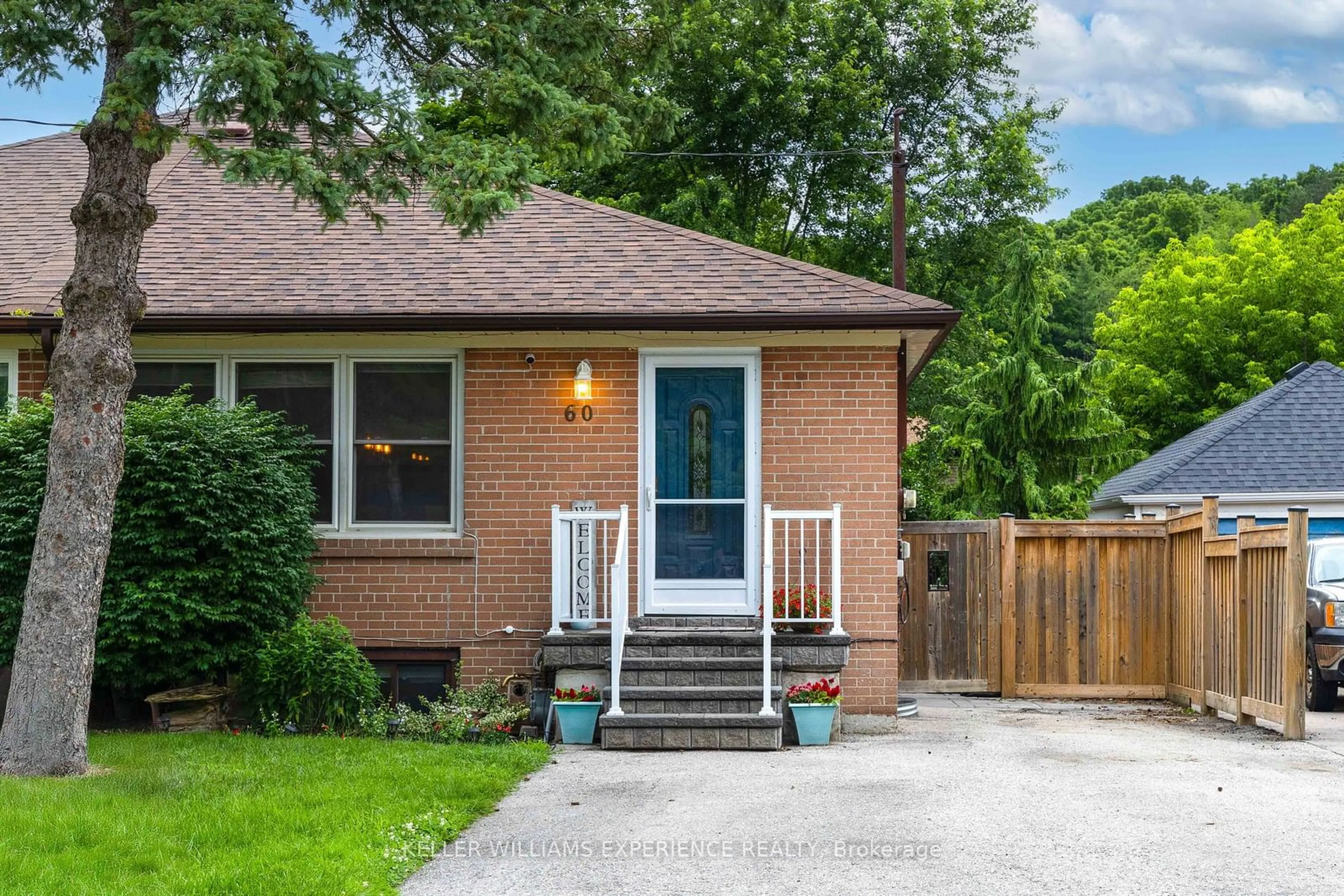 Home with brick exterior material for 60 Willow St, Caledon Ontario L7E 1C4