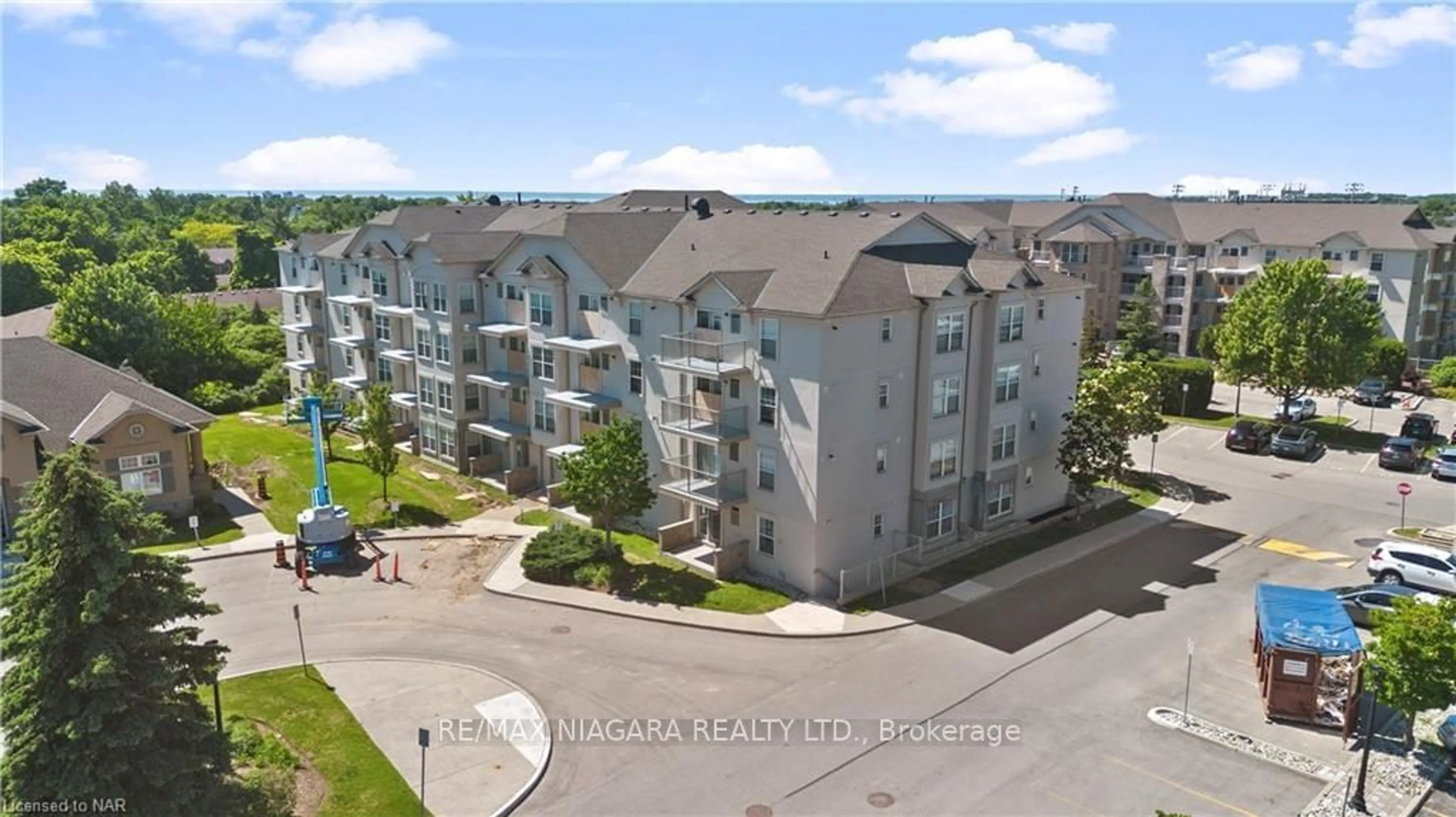 A pic from exterior of the house or condo for 1440 BISHOPS Gate #407, Oakville Ontario L6M 4M9