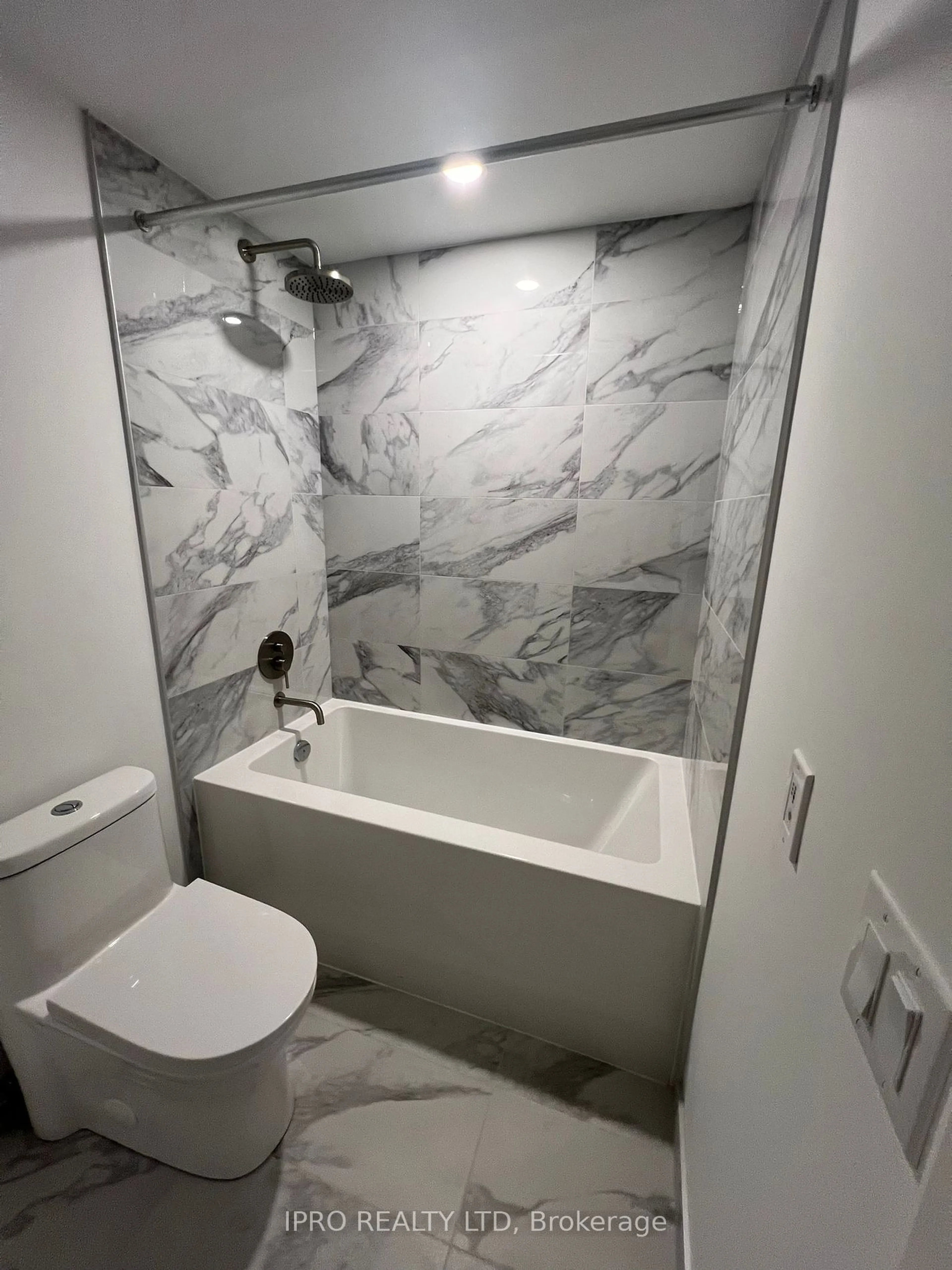 Bathroom for 1100 Sheppard Ave #509, Toronto Ontario M3J 0H1