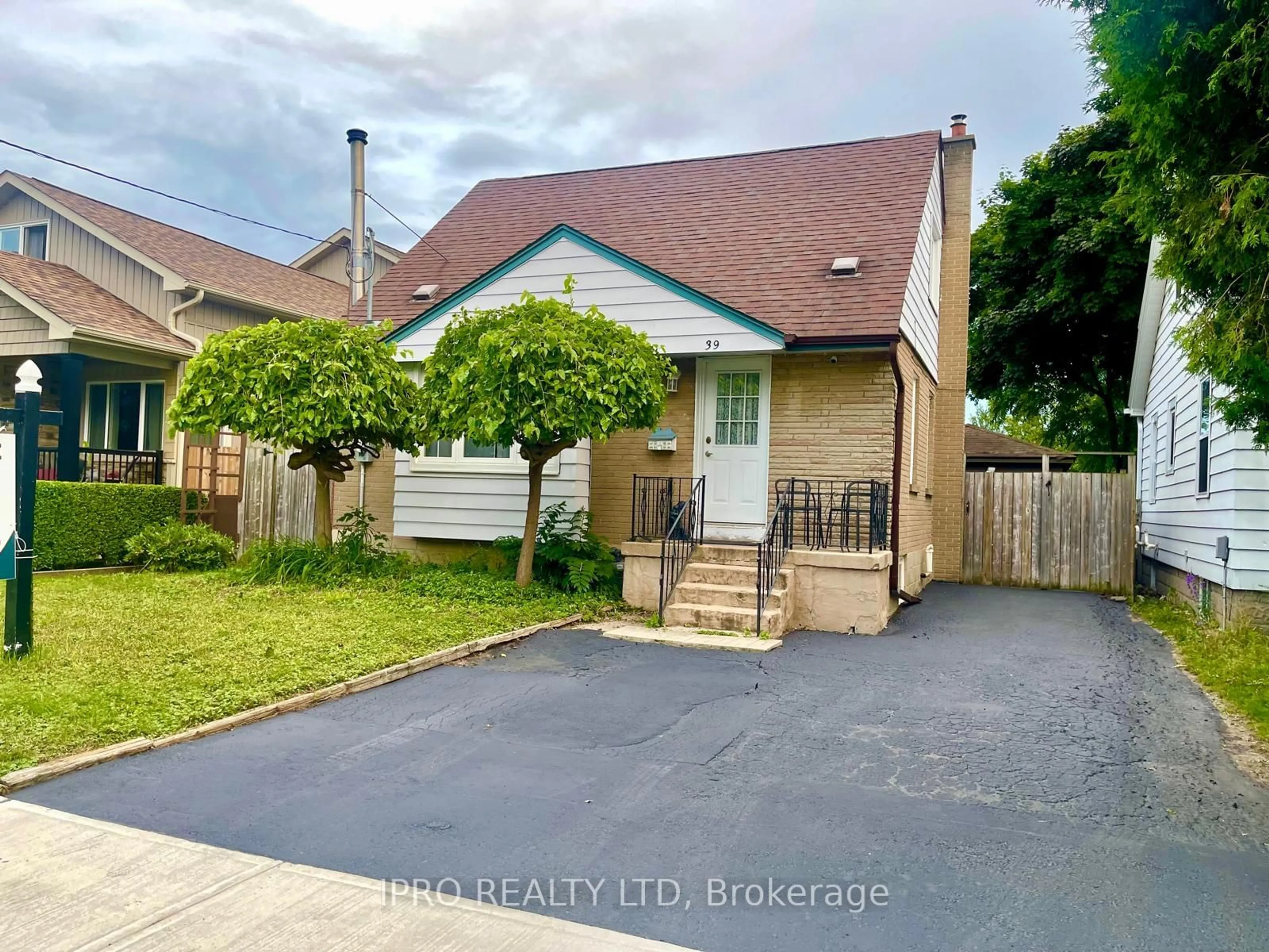 Frontside or backside of a home for 39 Jessie St, Brampton Ontario L6Y 1L5