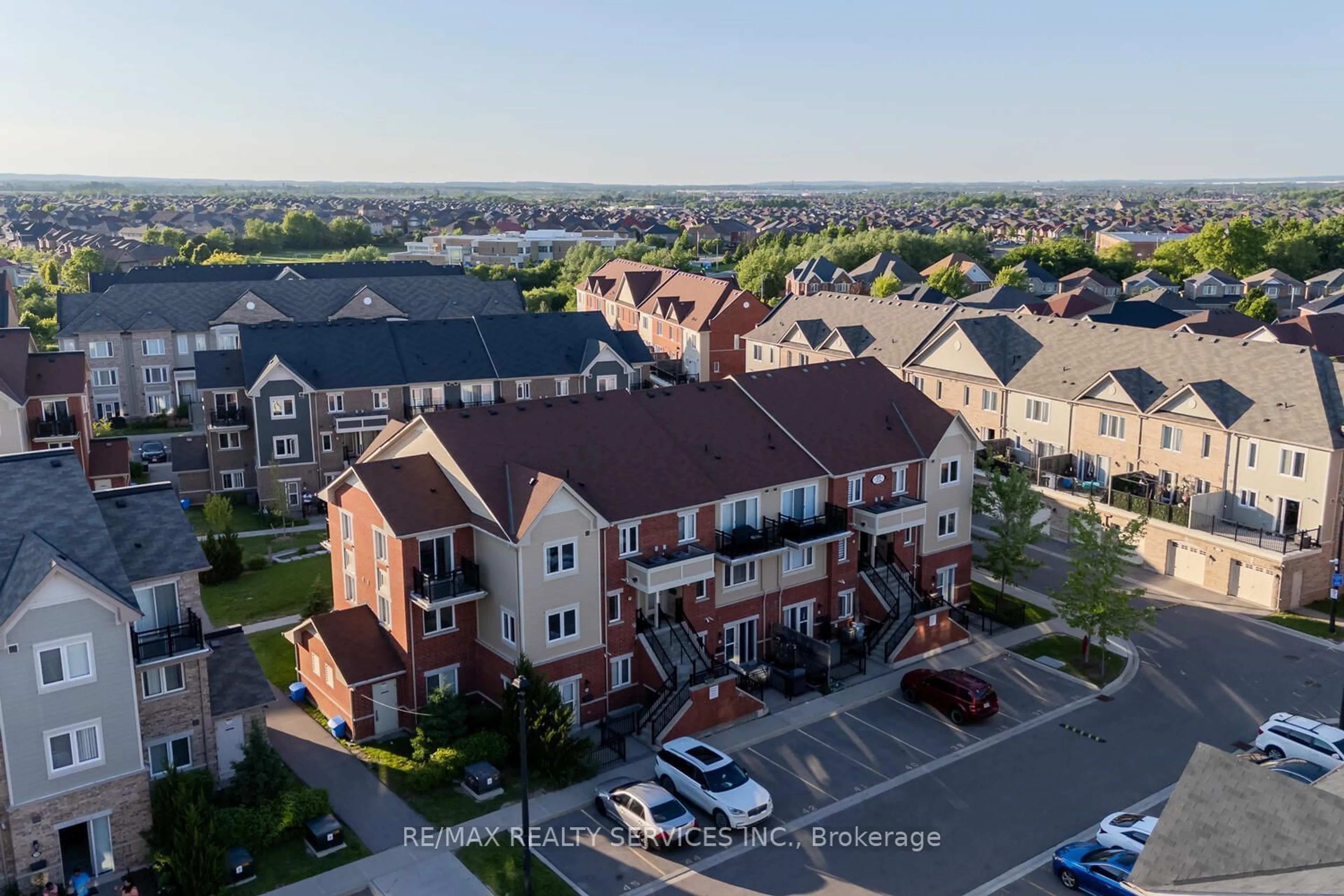 A pic from exterior of the house or condo for 250 Sunny Meadow Blvd #284, Brampton Ontario L6R 3Y6