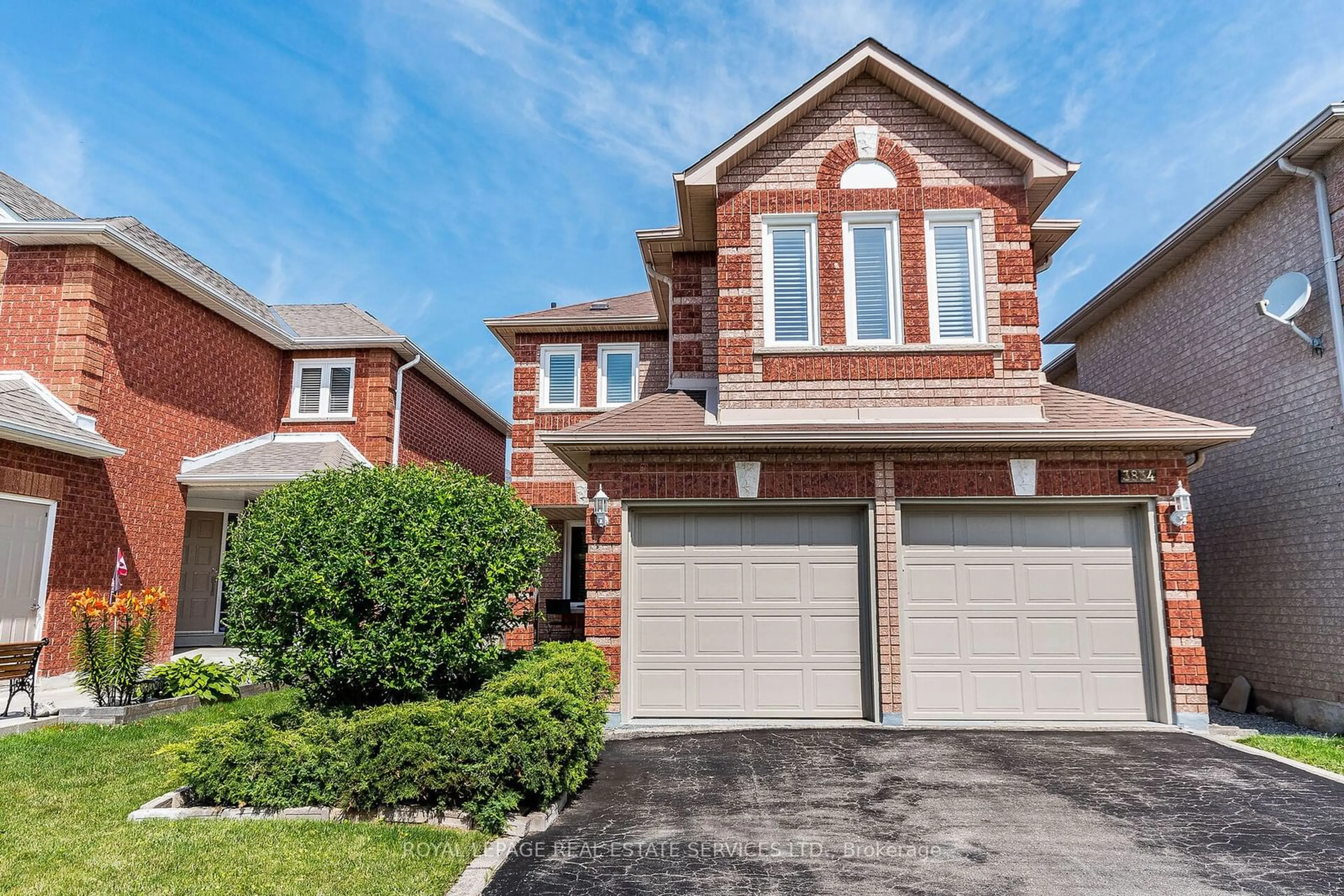 Home with brick exterior material for 3834 Althorpe Circ, Mississauga Ontario L5N 7G3