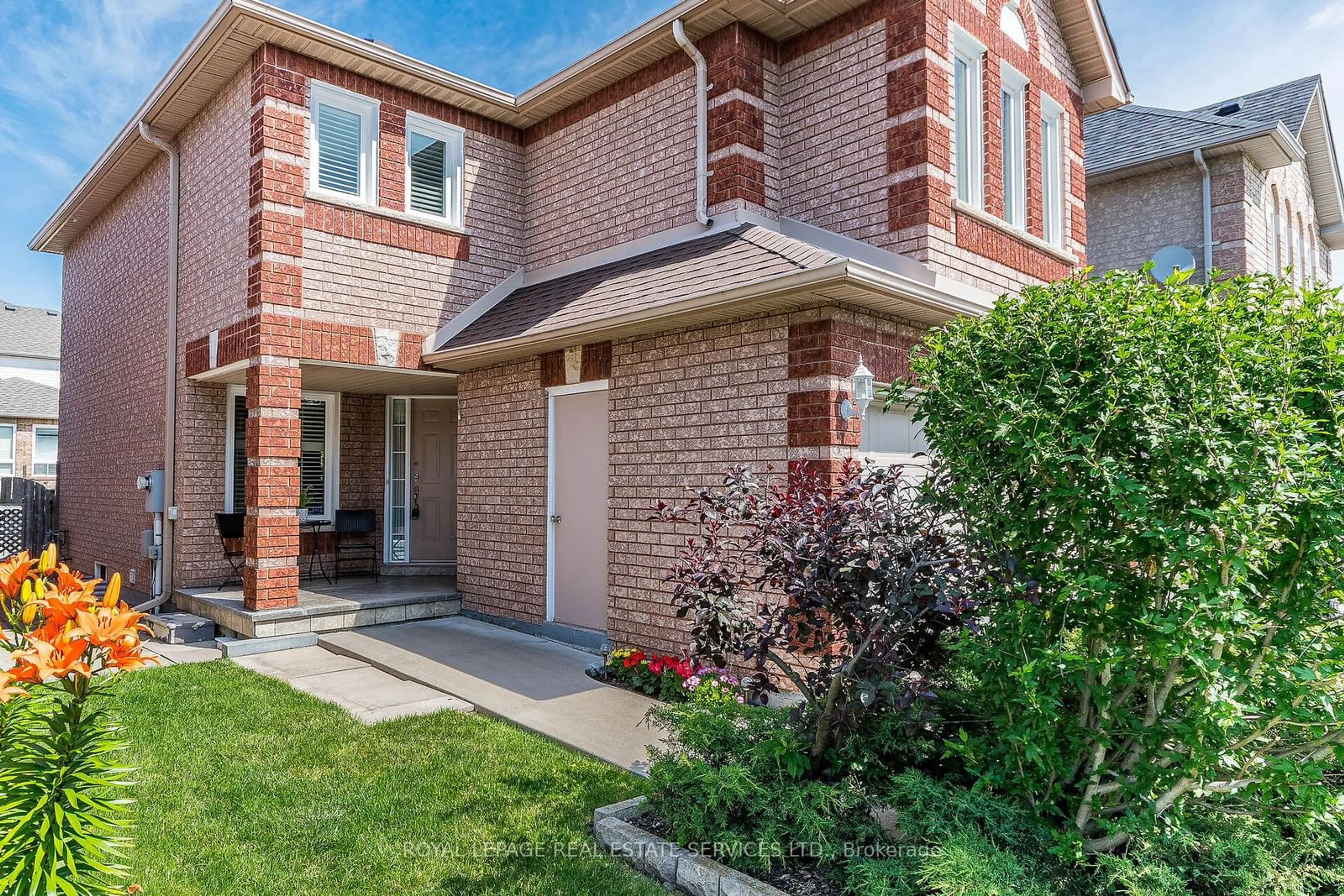 Home with brick exterior material for 3834 Althorpe Circ, Mississauga Ontario L5N 7G3