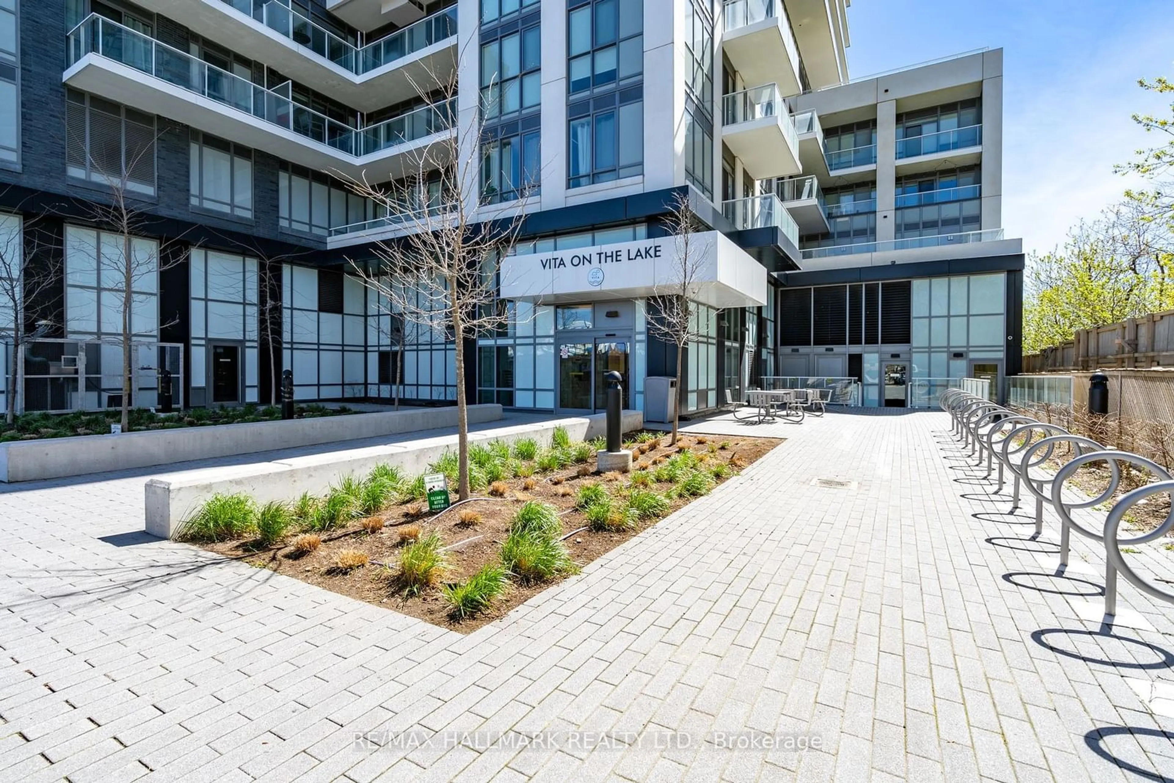 A pic from exterior of the house or condo for 70 Annie Craig Dr #803, Toronto Ontario M8V 0C4
