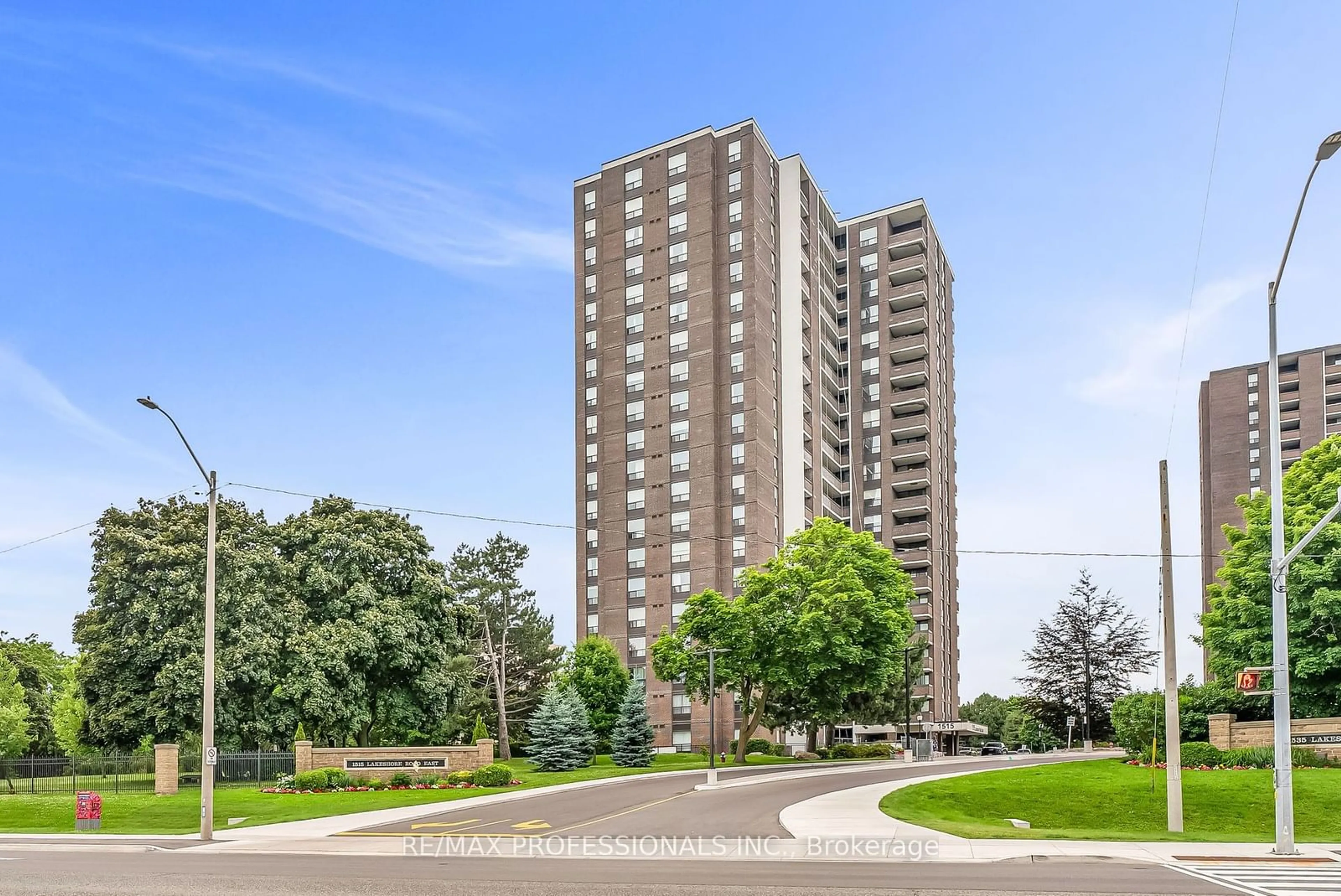 A pic from exterior of the house or condo for 1515 Lakeshore Rd #1405, Mississauga Ontario L5E 3E3