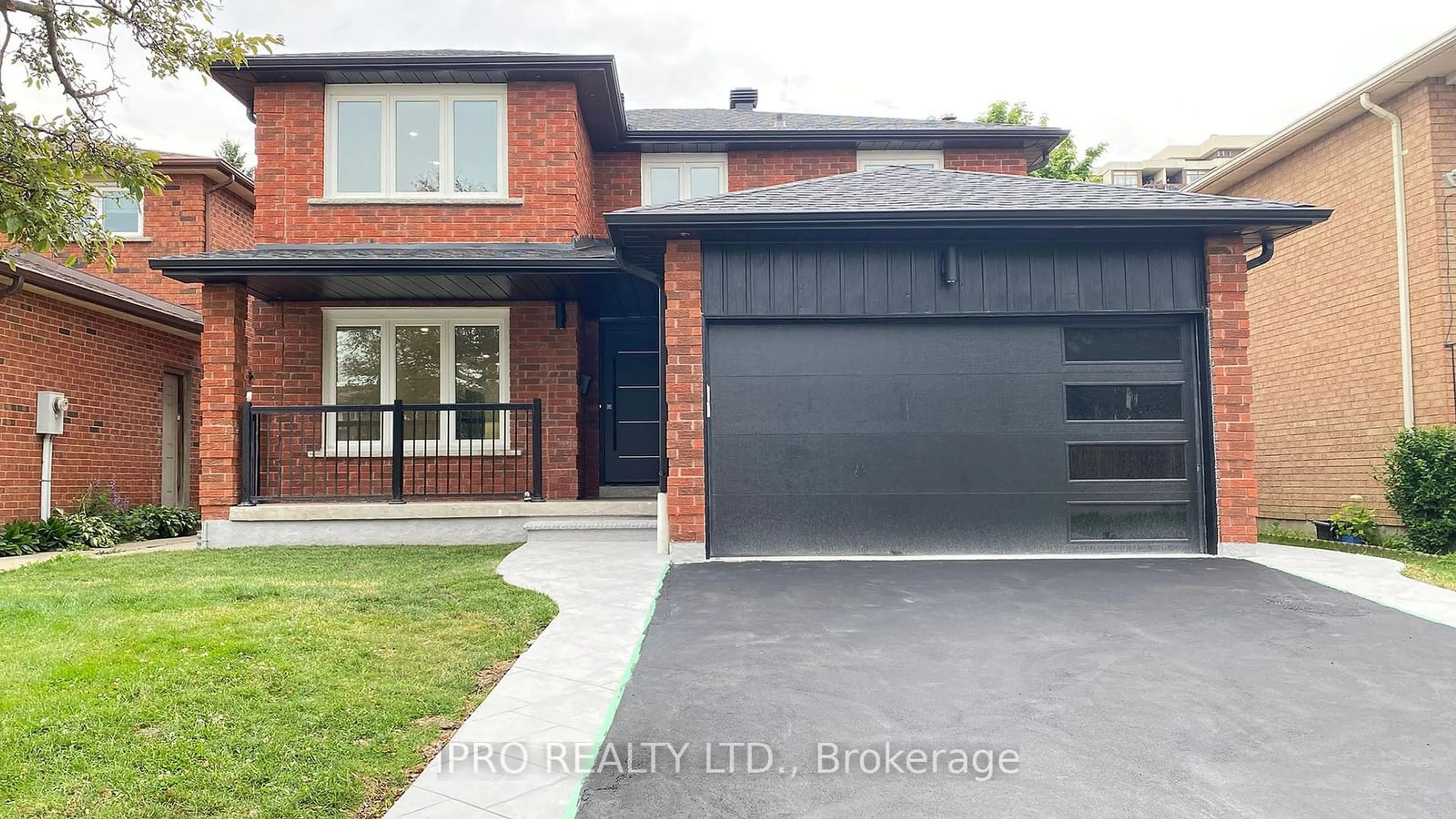 Home with brick exterior material for 255 Consulate Rd, Mississauga Ontario L5B 3E7