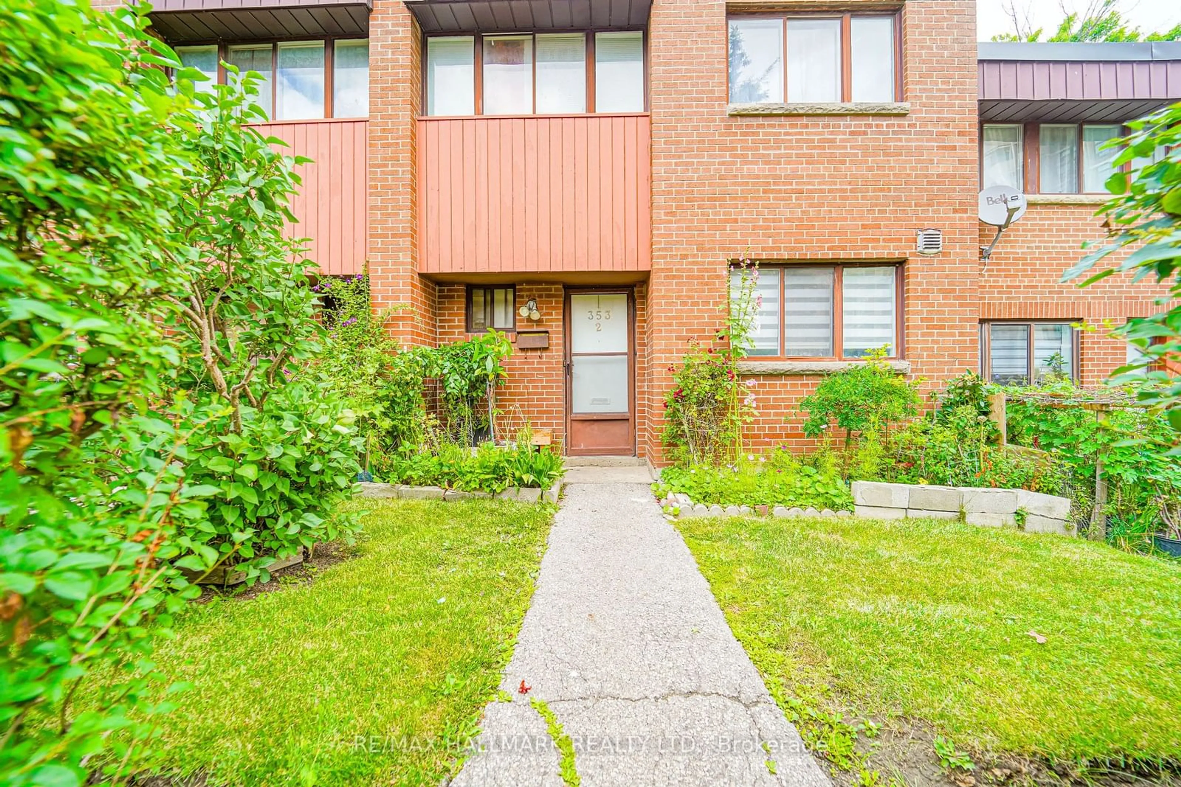 Outside view for 353 DRIFTWOOD Ave #2, Toronto Ontario M3N 2P2