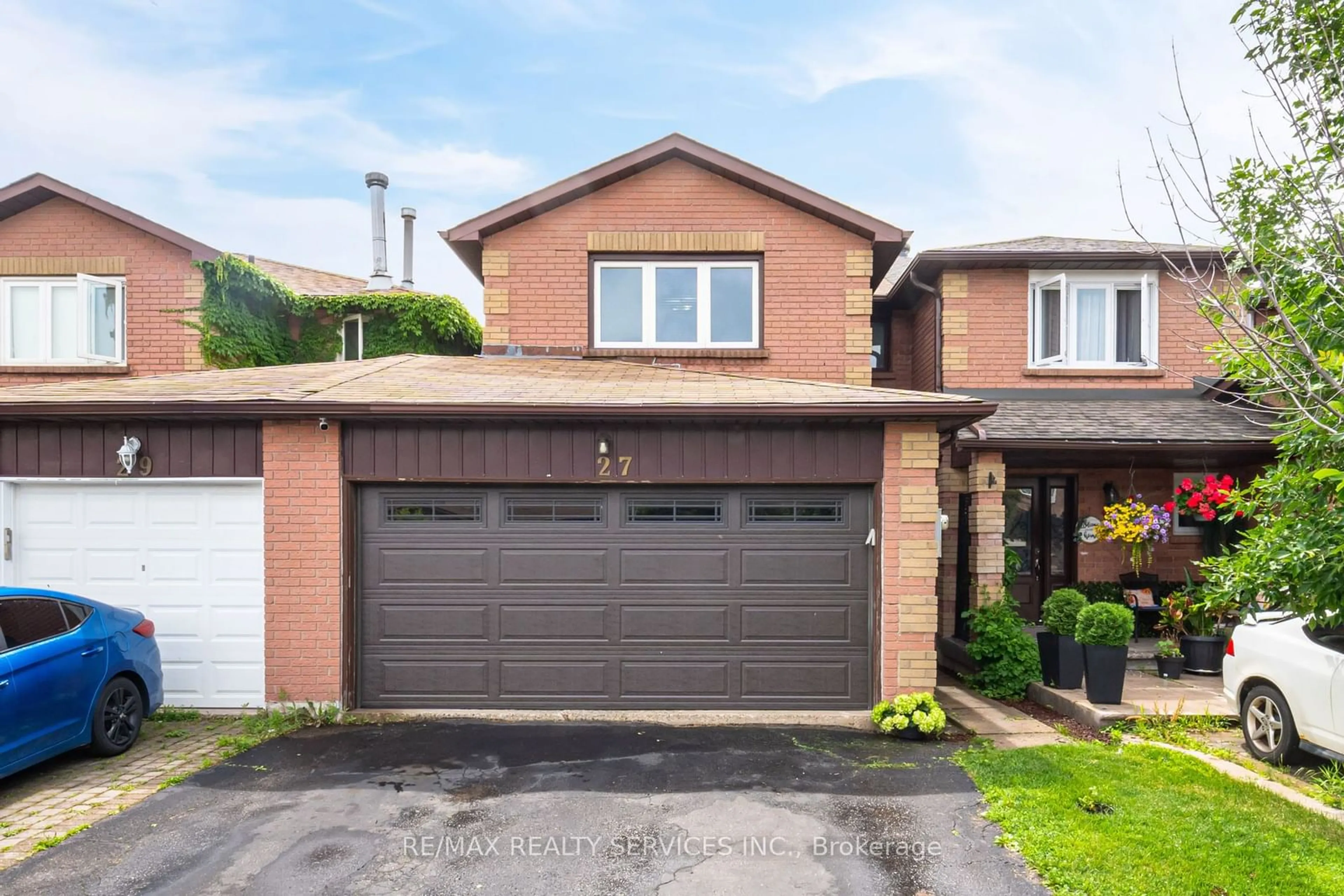 Frontside or backside of a home for 27 Woodsend Run Dr, Brampton Ontario L6Y 4G8