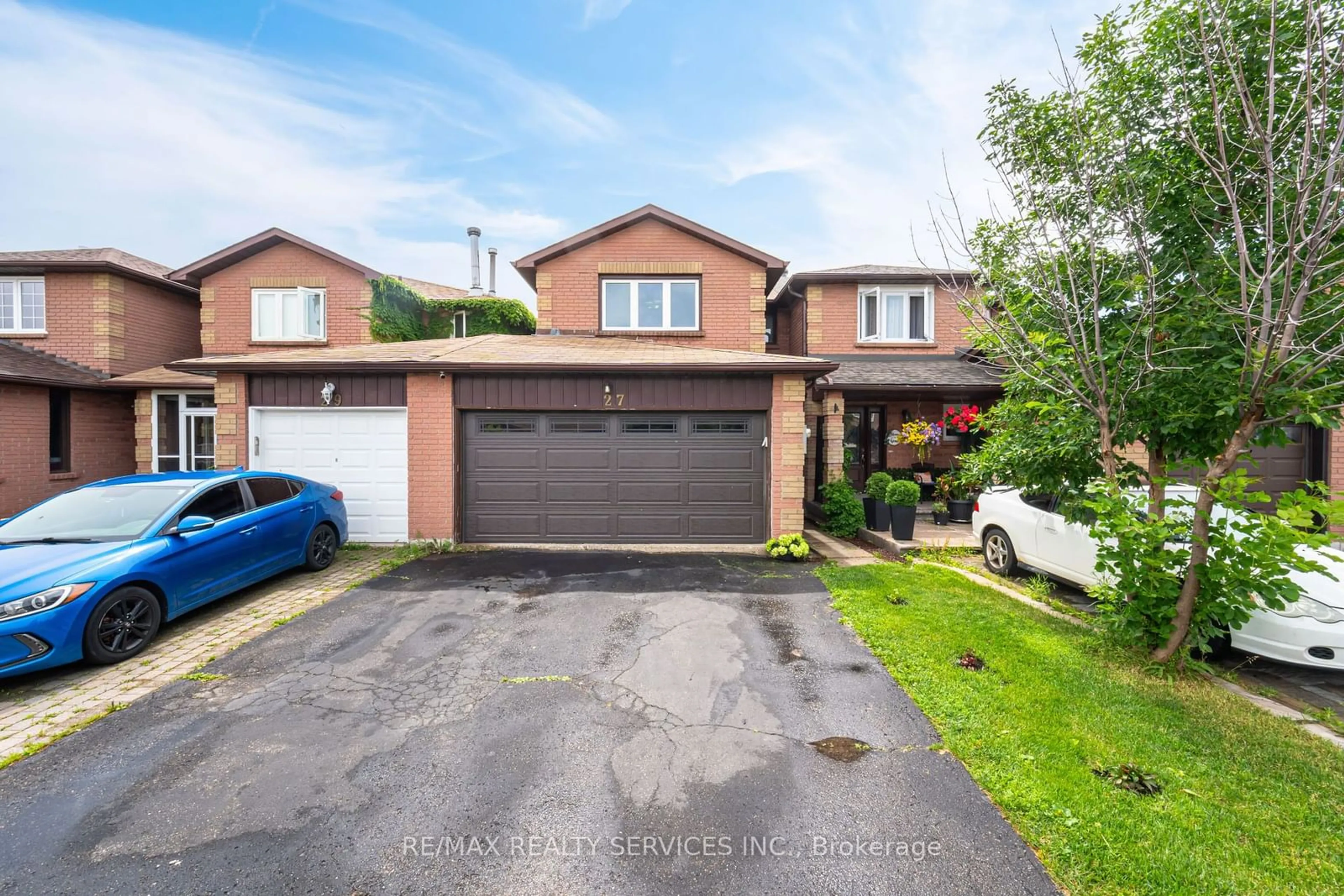 Frontside or backside of a home for 27 Woodsend Run Dr, Brampton Ontario L6Y 4G8