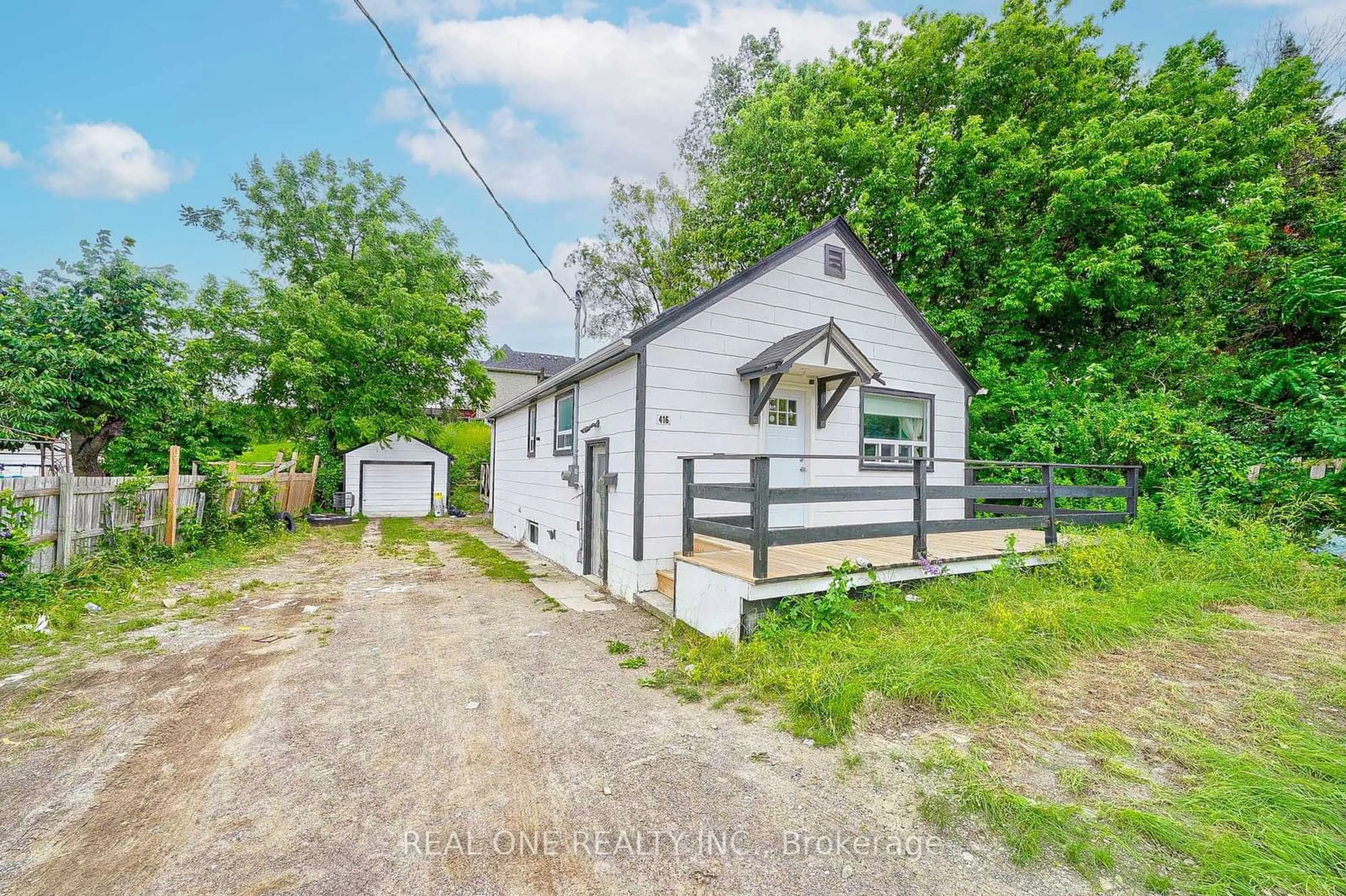 Cottage for 416 Albion Rd, Toronto Ontario M9W 3P6