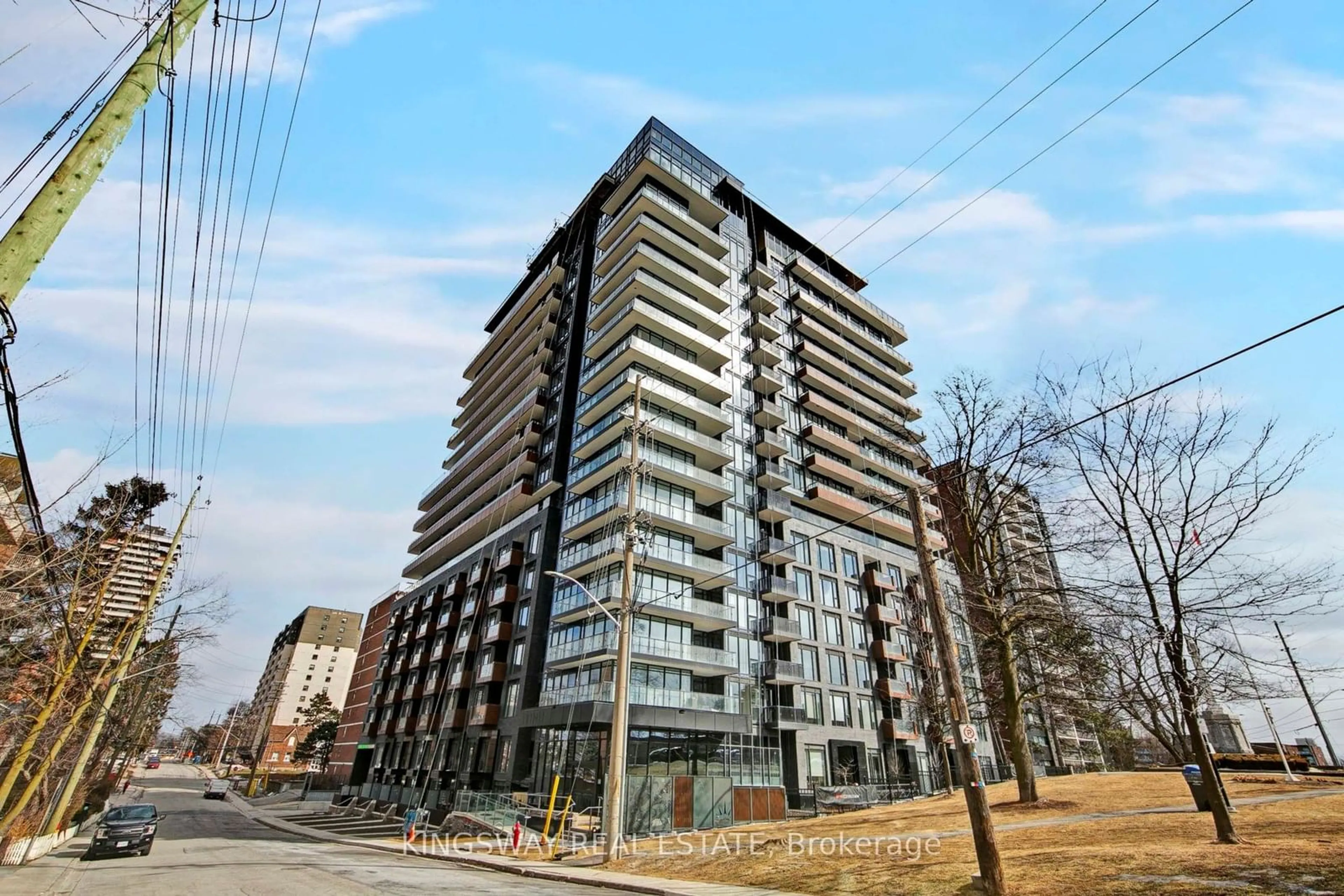 A pic from exterior of the house or condo for 21 Park St #910, Mississauga Ontario L5G 1L7