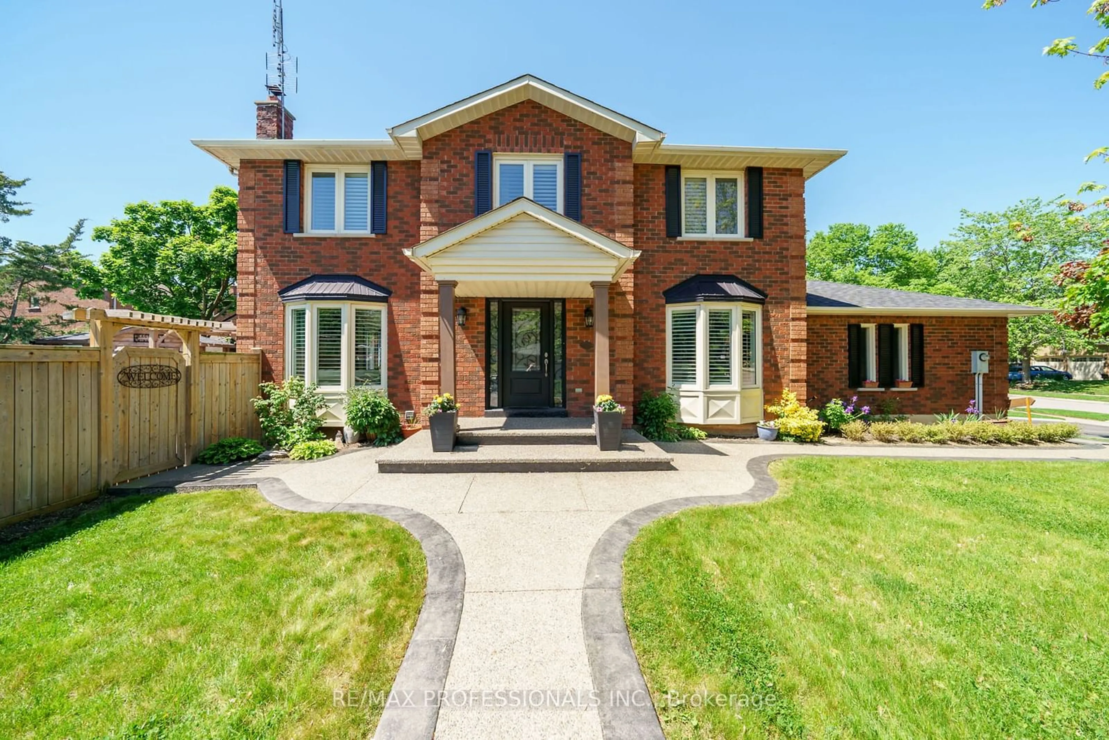 Home with brick exterior material for 3456 Wilmot Cres, Oakville Ontario L6L 6E1