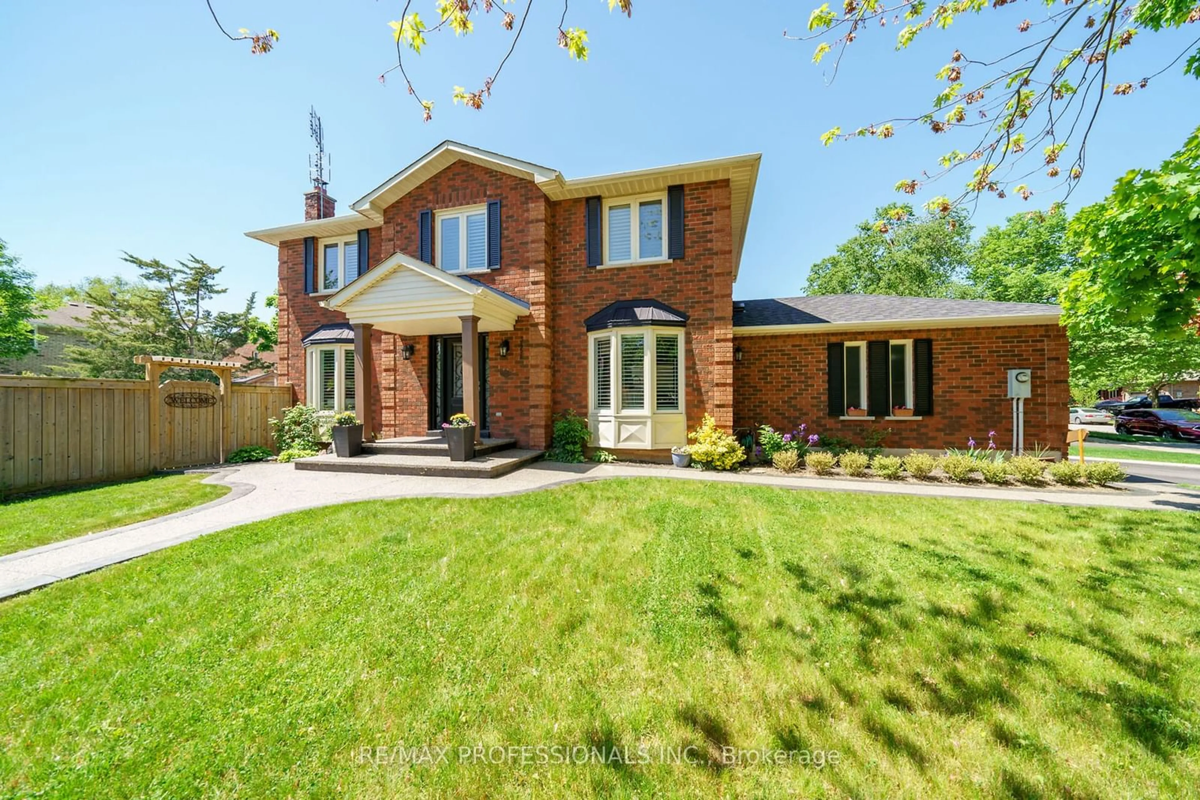 Home with brick exterior material for 3456 Wilmot Cres, Oakville Ontario L6L 6E1