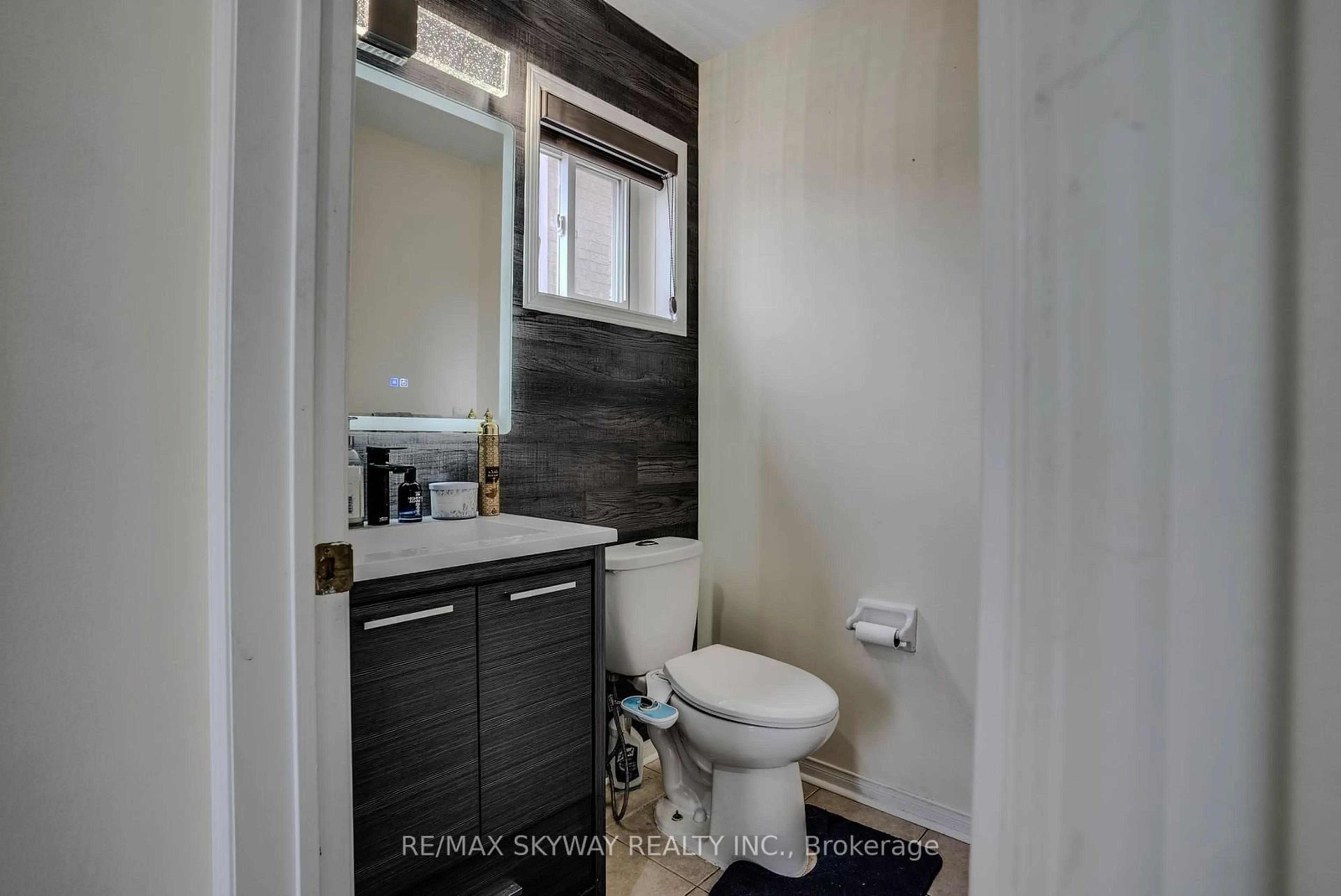 Bathroom for 18 Silver Egret Rd, Brampton Ontario L7A 3P4