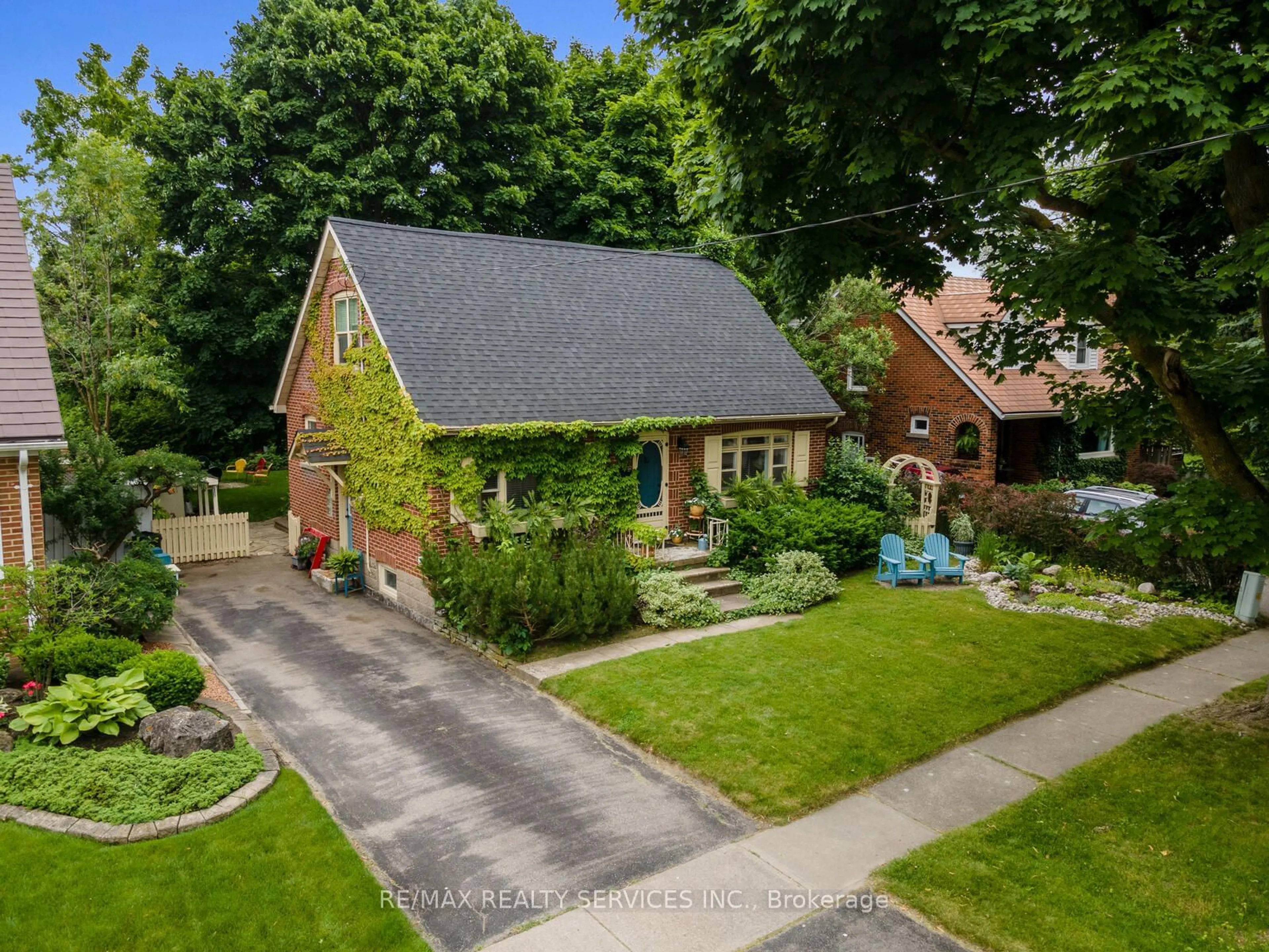 Frontside or backside of a home for 9 Gregory St, Brampton Ontario L6Y 1E9