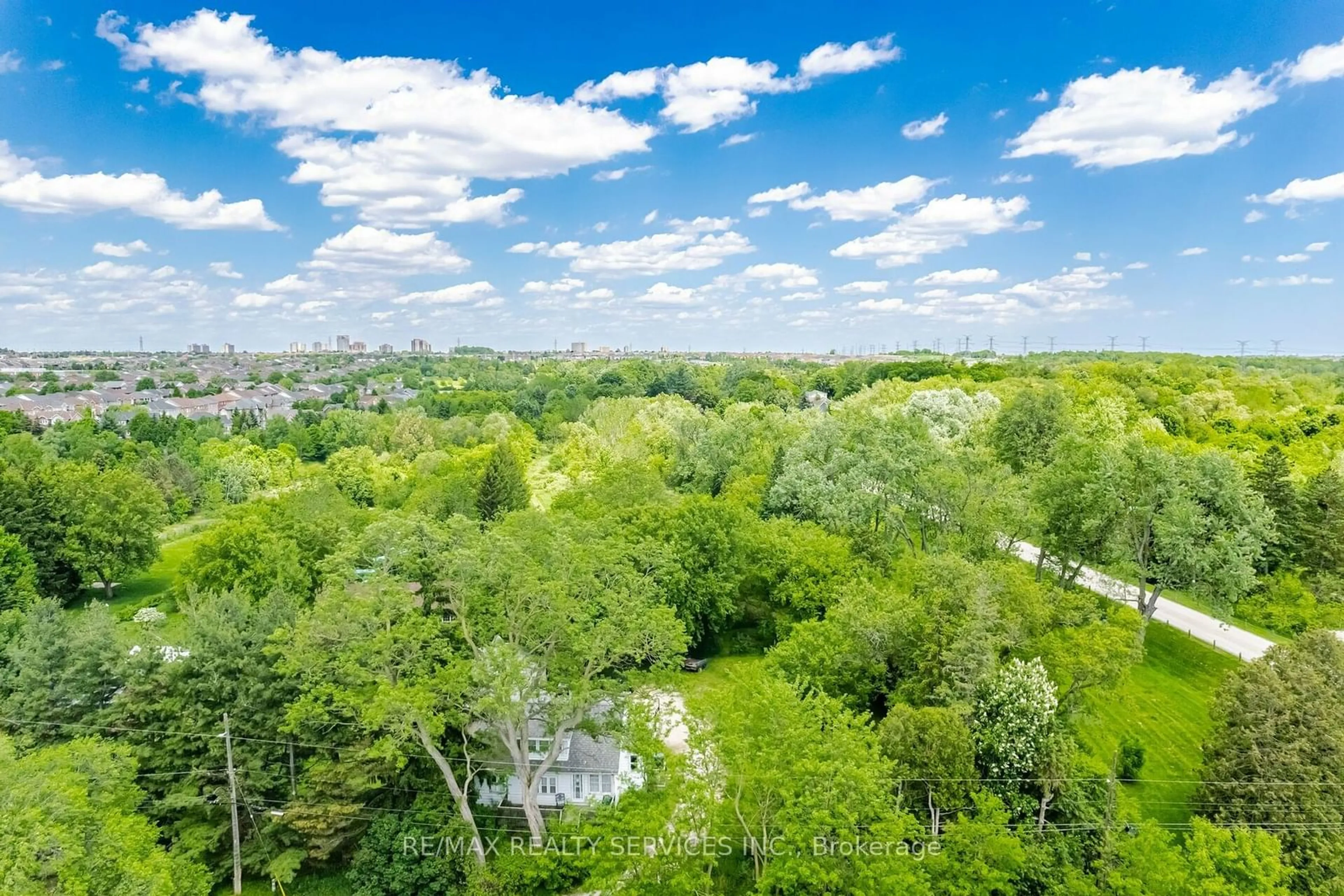 Forest view for 174 Victoria St, Brampton Ontario L6Y 0A6