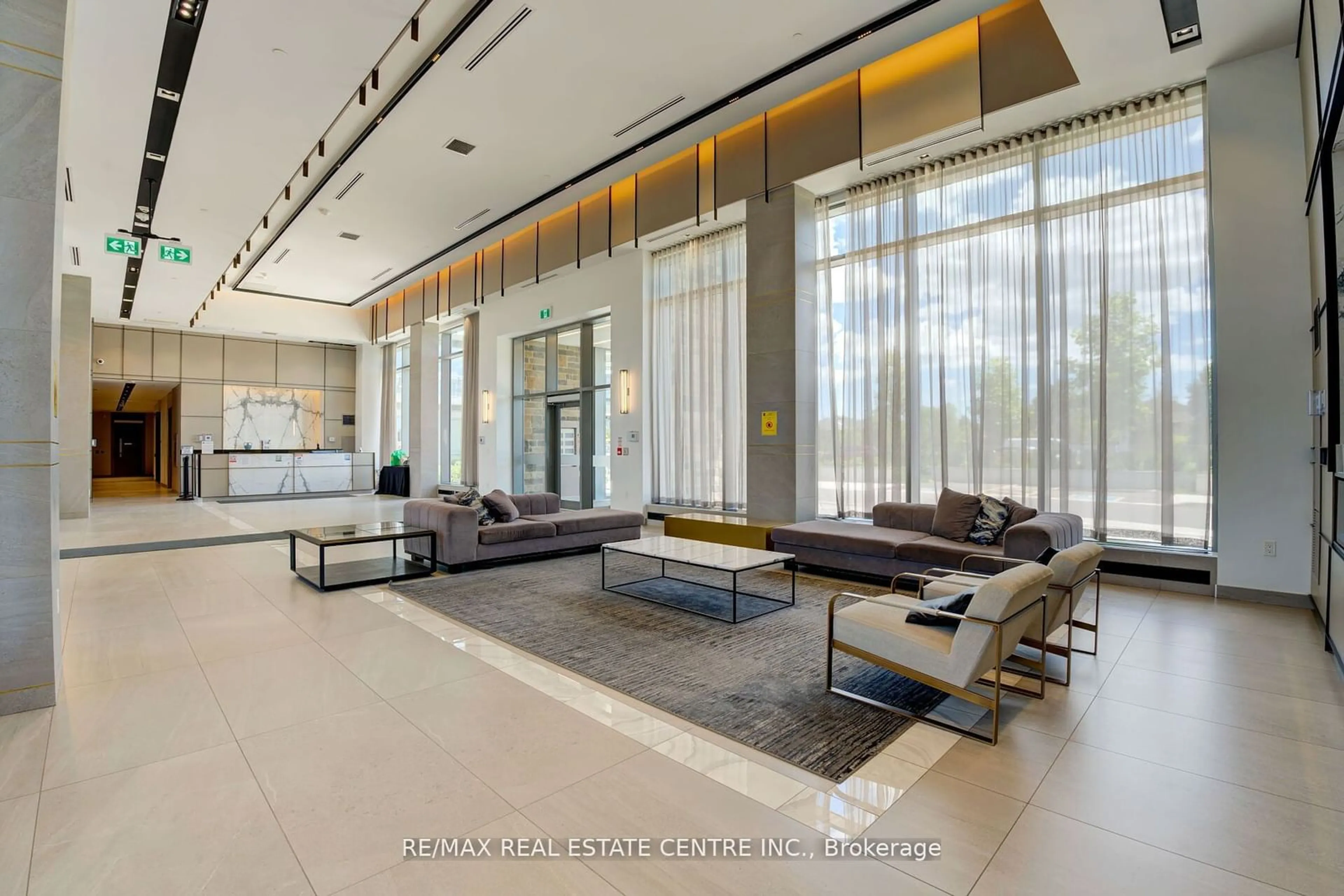 Indoor lobby for 4655 Metcalfe Ave #2110, Mississauga Ontario L5M 0Z7