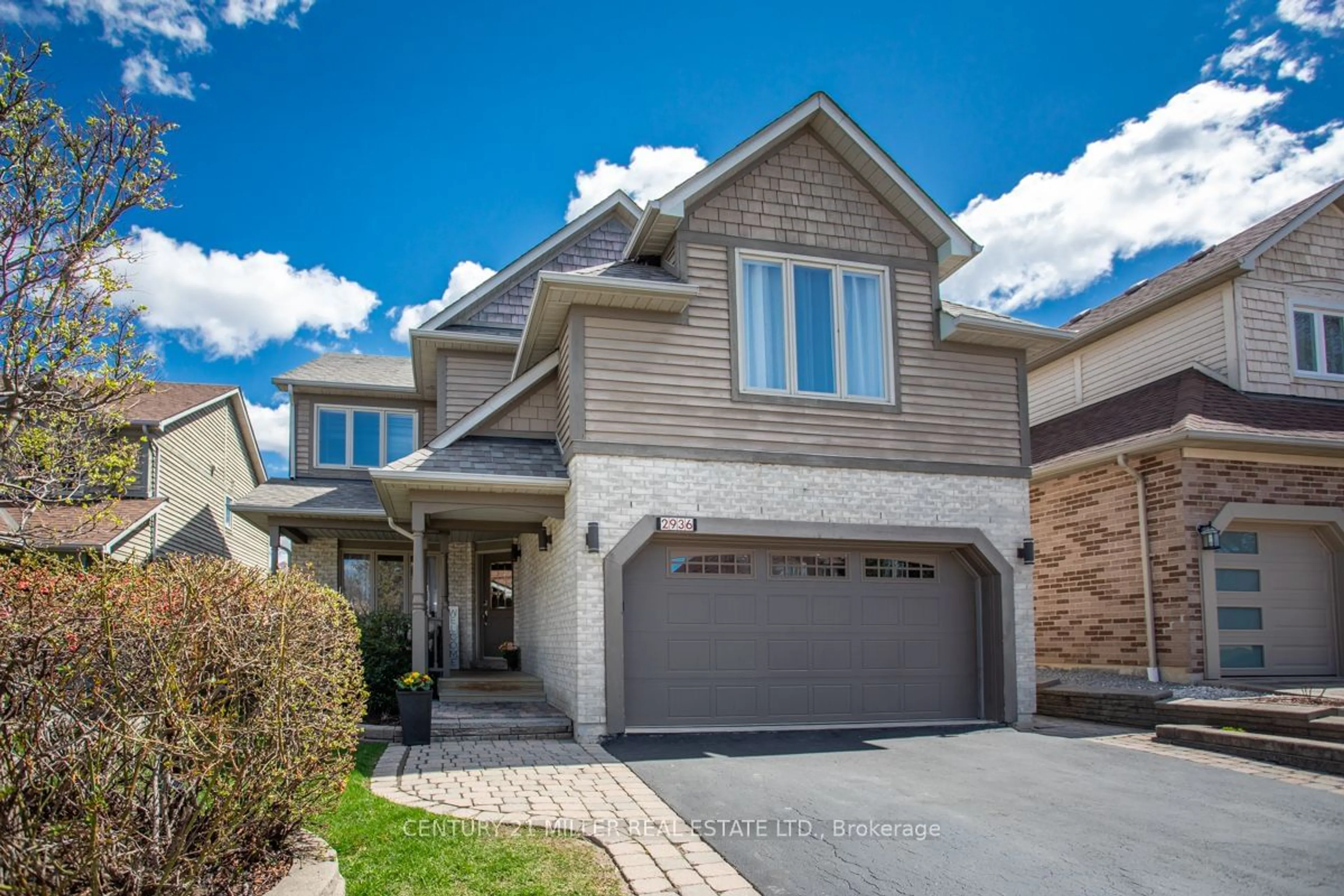 Frontside or backside of a home for 2936 Castlebridge Dr, Mississauga Ontario L5M 5T4