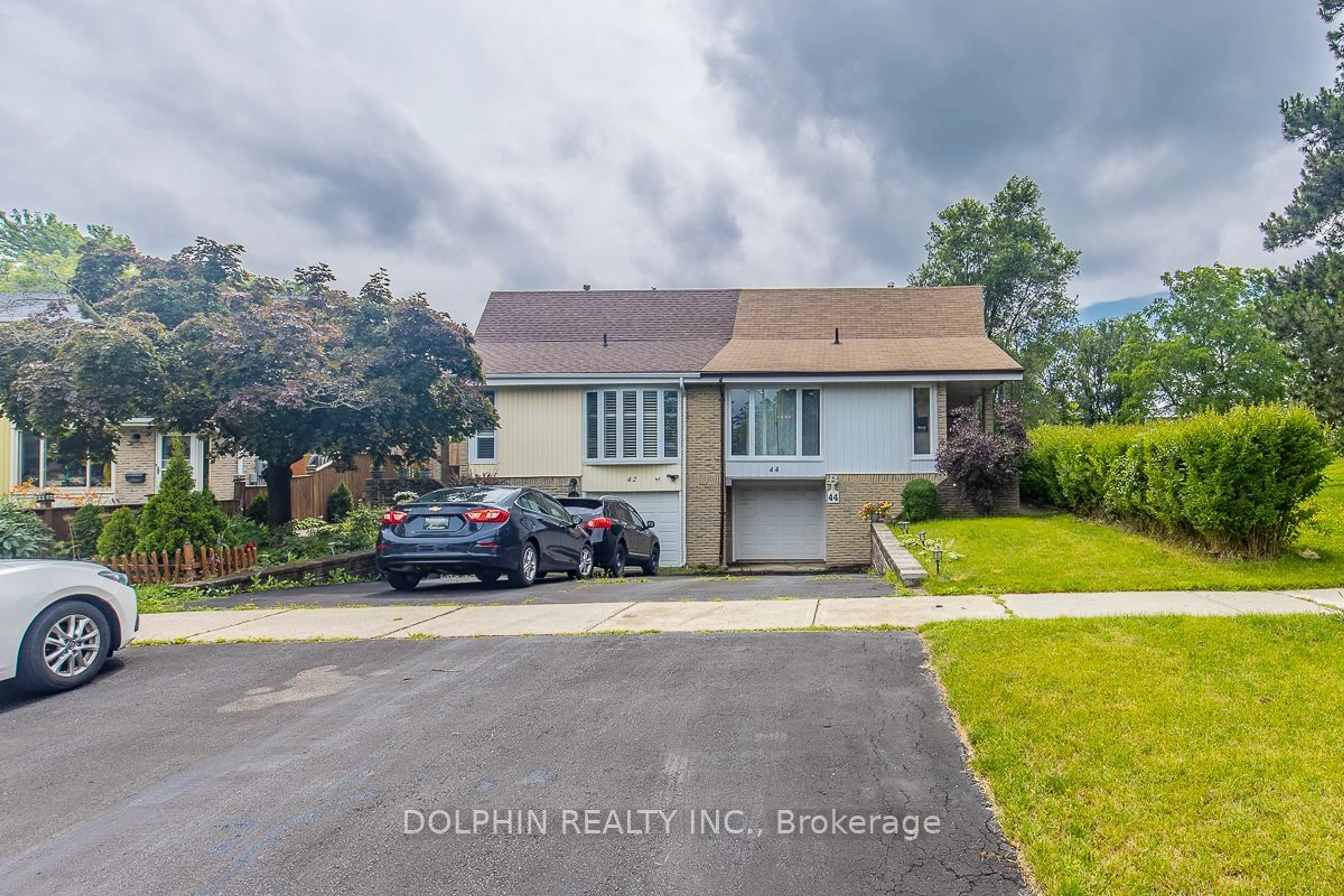 Frontside or backside of a home for 44 Falconer Dr, Mississauga Ontario L5N 1M4