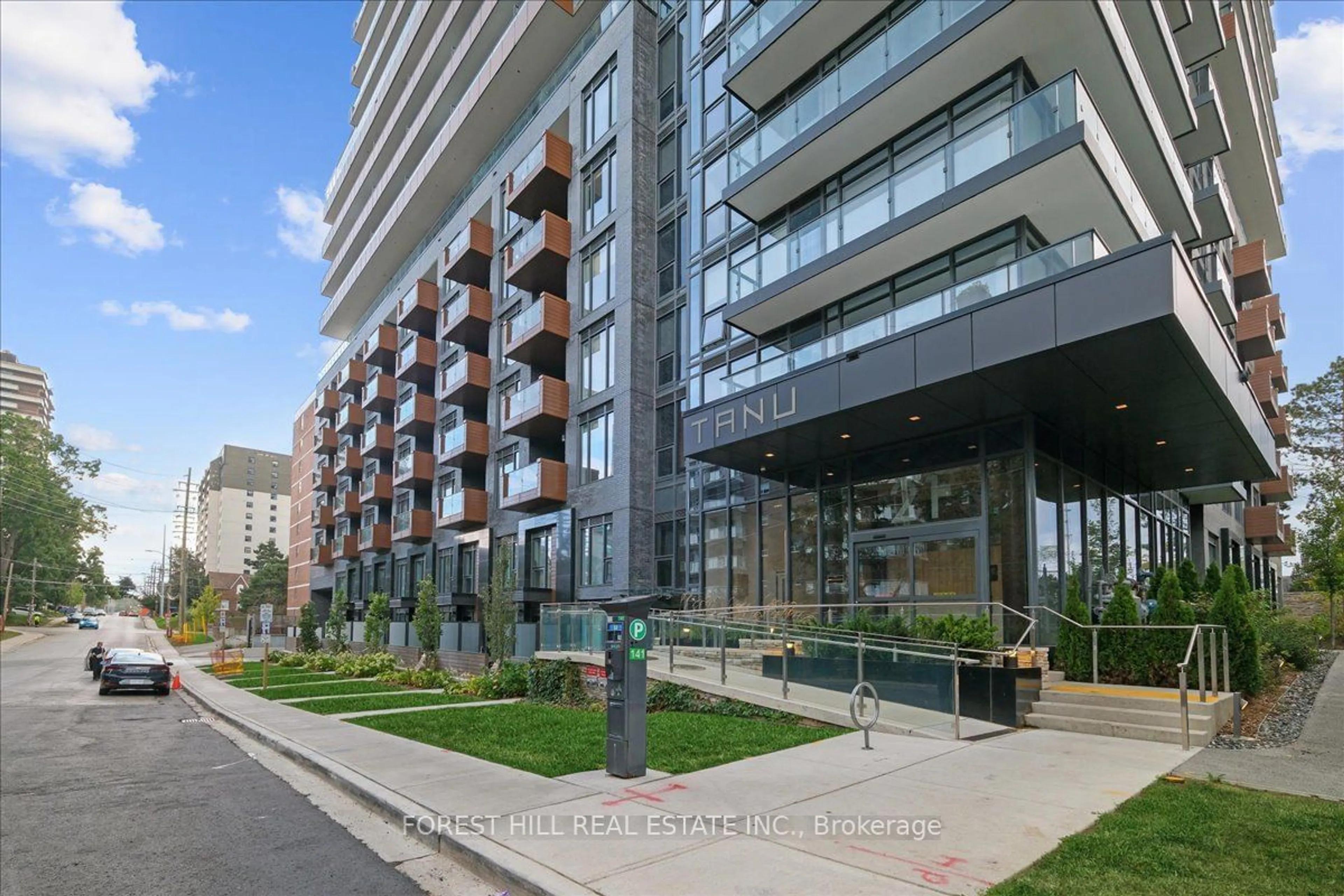 A pic from exterior of the house or condo for 21 Park St #209, Mississauga Ontario L5G 1L7