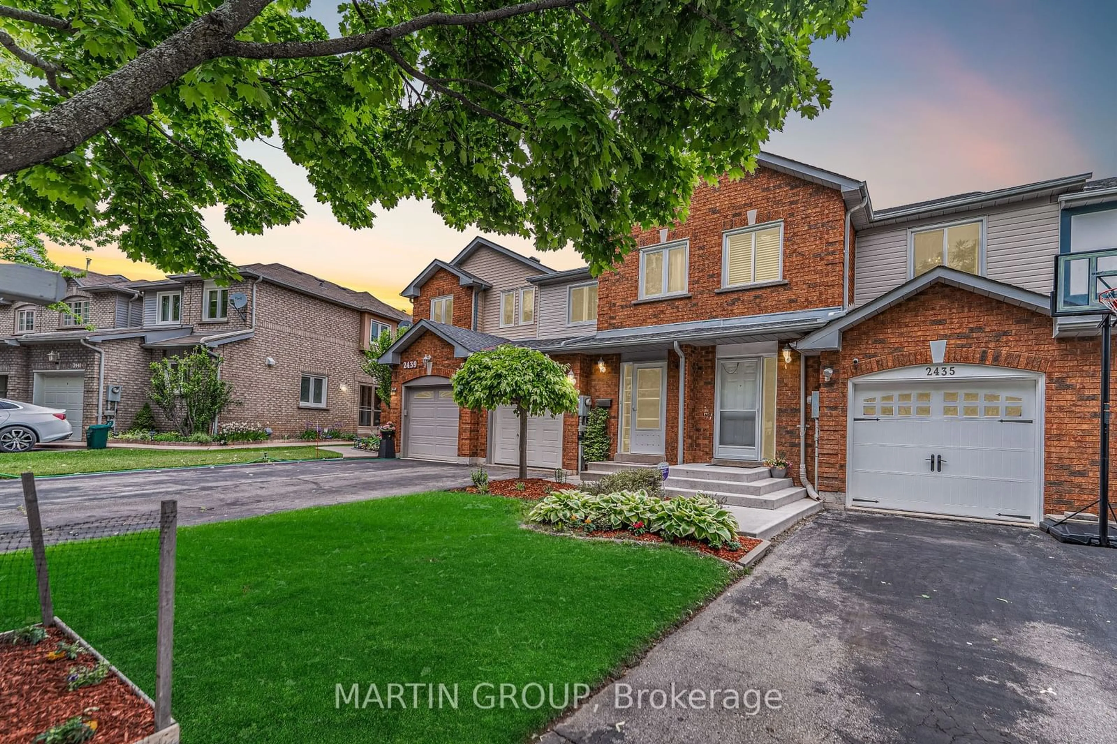 Home with brick exterior material for 2435 STEFI Tr, Oakville Ontario L6H 5Y4