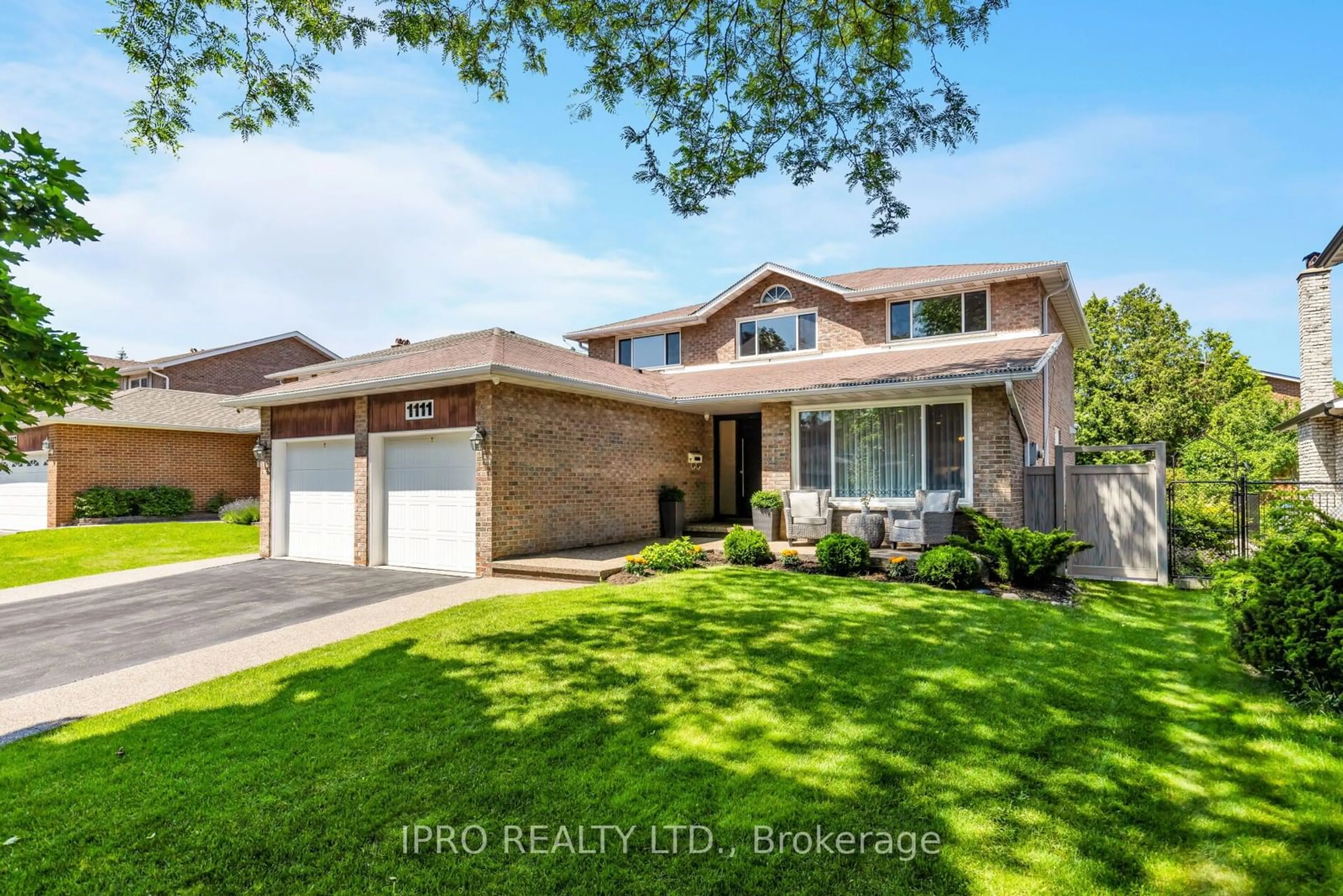 Frontside or backside of a home for 1111 Vanier Dr, Mississauga Ontario L5H 3W8