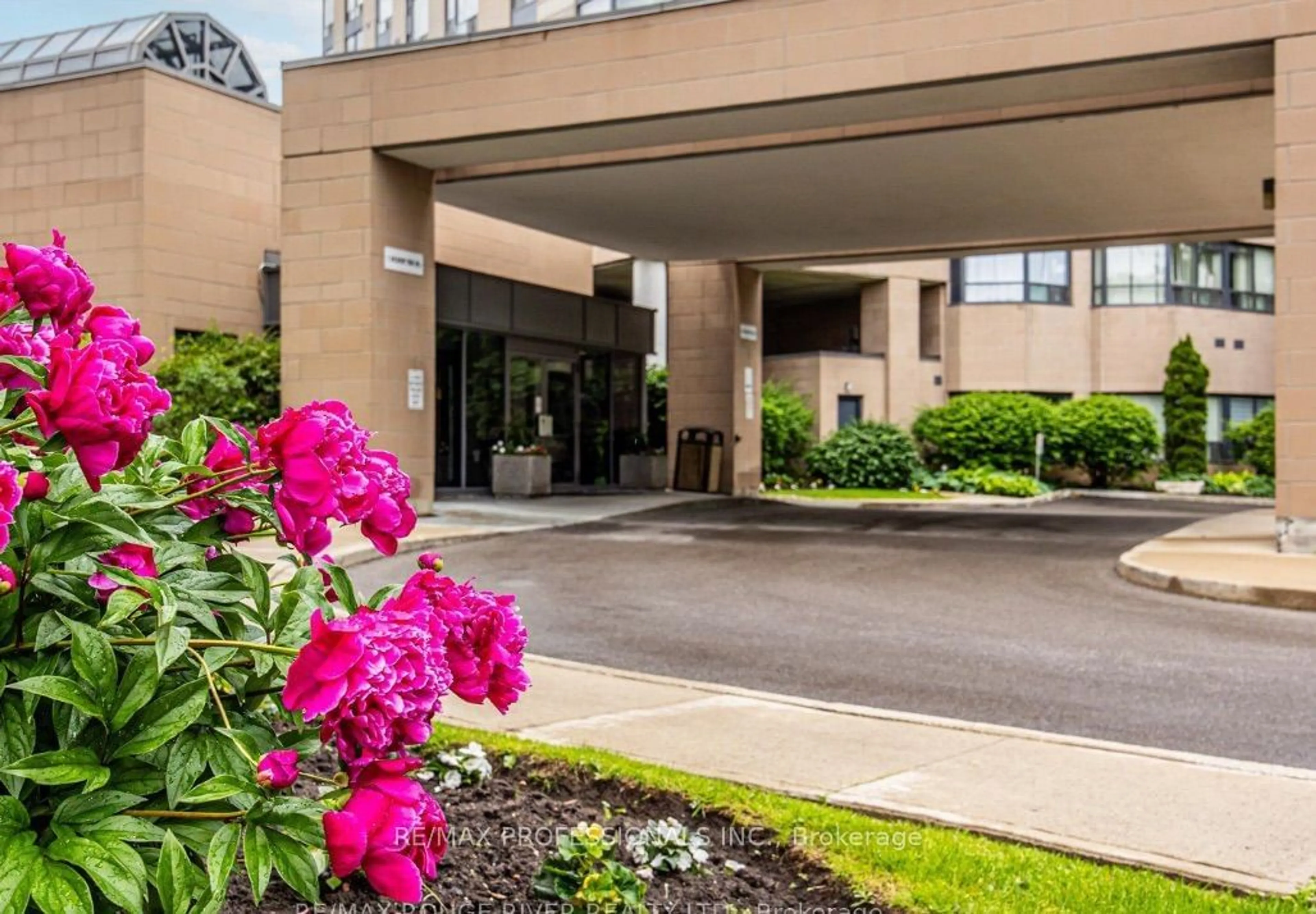 Indoor lobby for 3 Hickory Tree Rd #1010, Toronto Ontario M9N 3W5