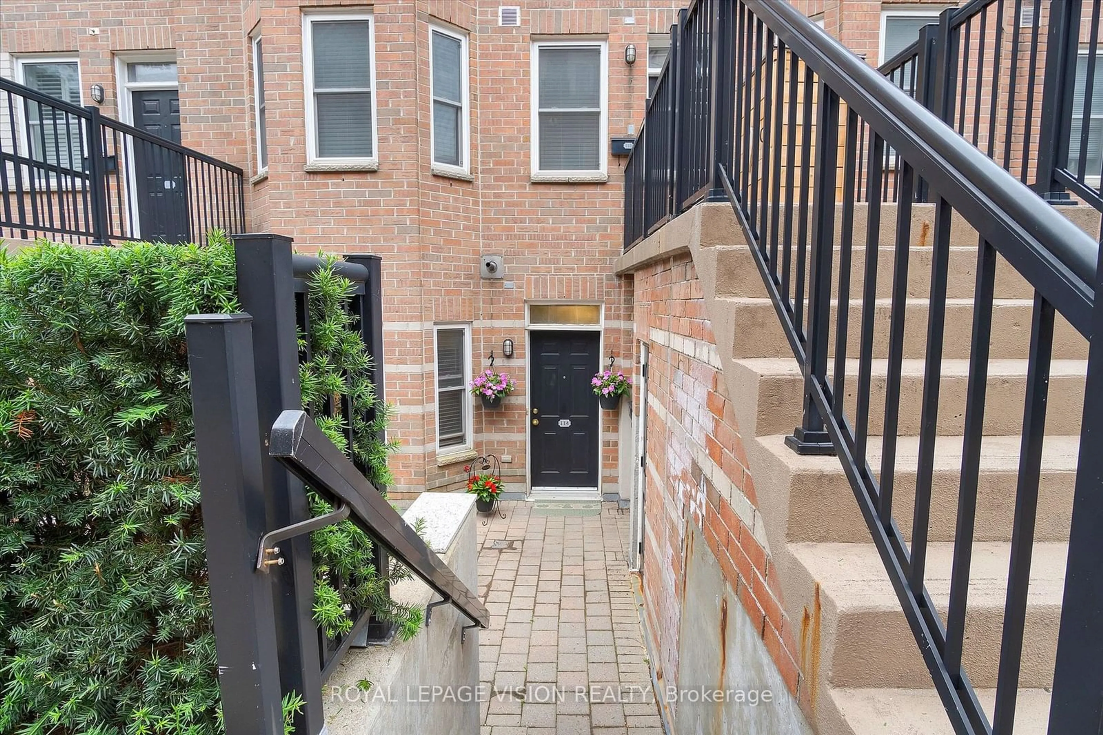 A pic from exterior of the house or condo for 760 Lawrence Ave #114, Toronto Ontario M6A 3E7