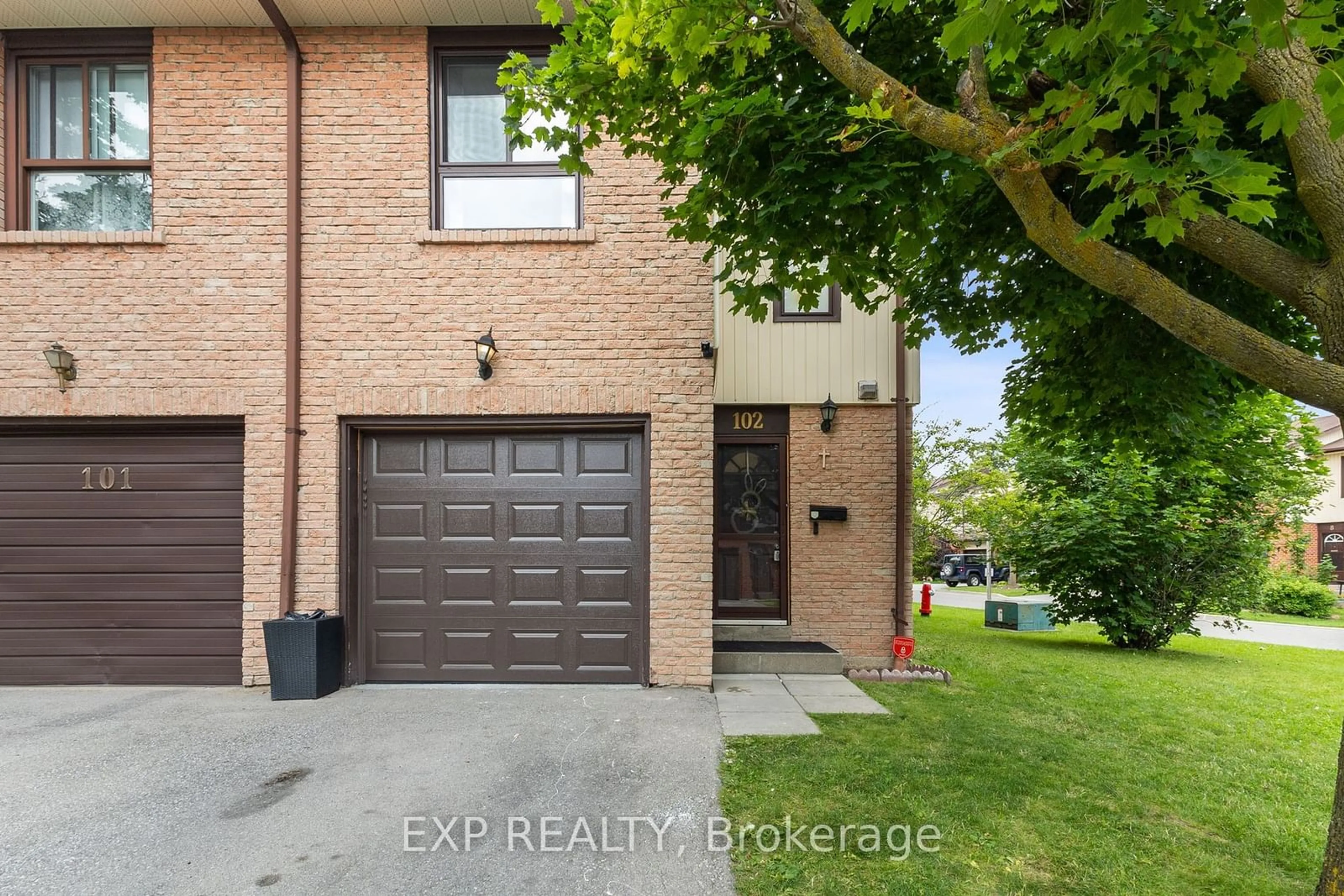 A pic from exterior of the house or condo for 102 Dawson Cres, Brampton Ontario L6V 3M6