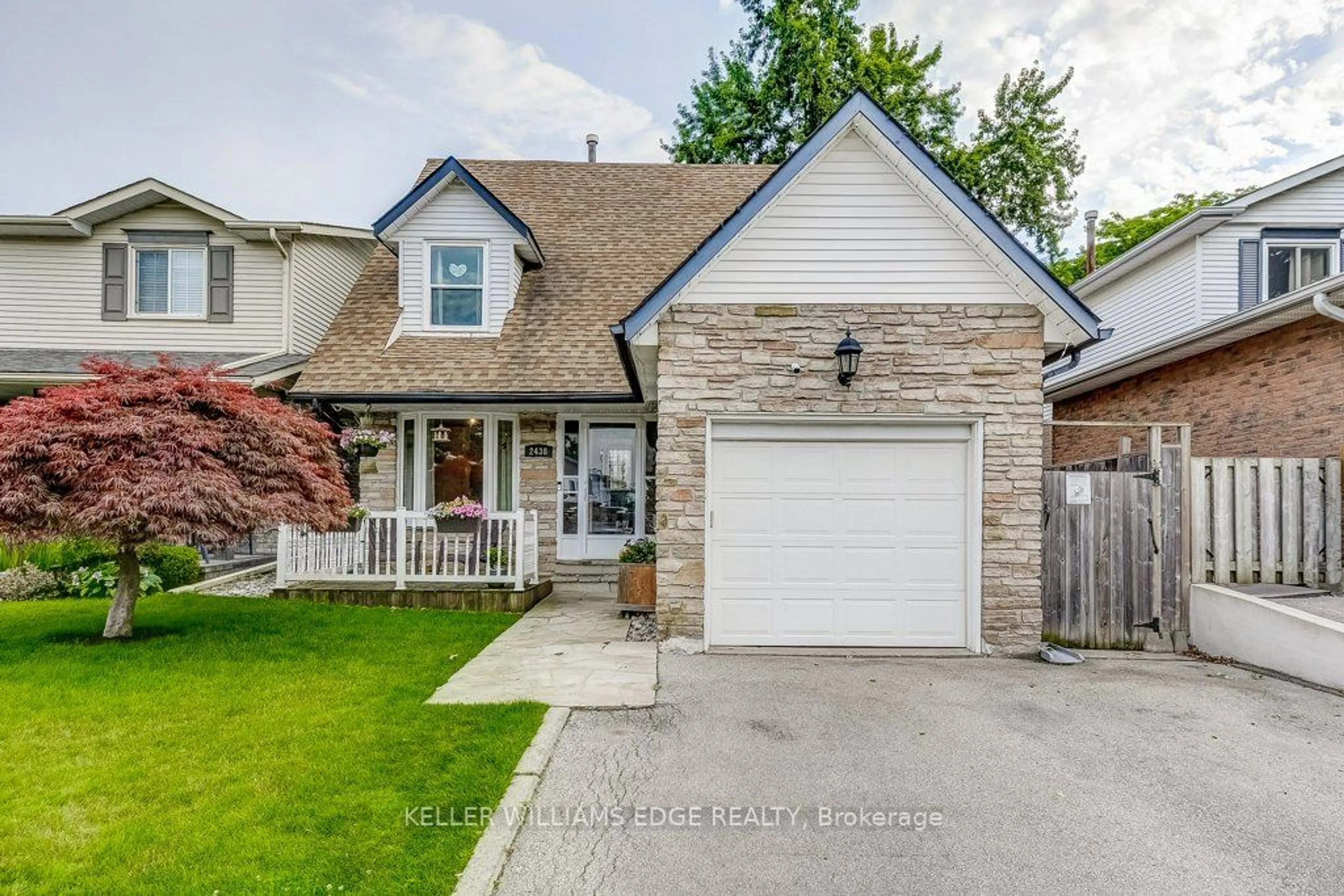 Frontside or backside of a home for 2438 Malcolm Cres, Burlington Ontario L7P 3Y6