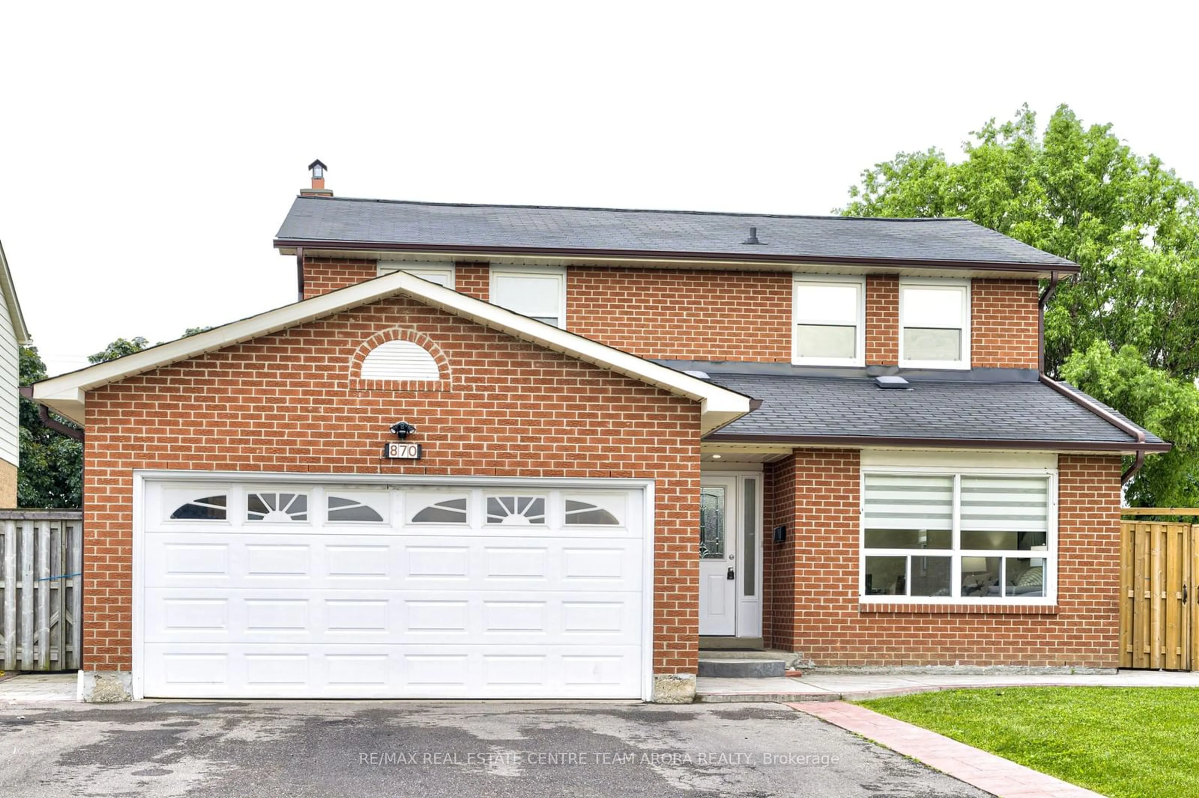 Home with brick exterior material for 870 Messenger Meadow Dr, Mississauga Ontario L5C 3T2