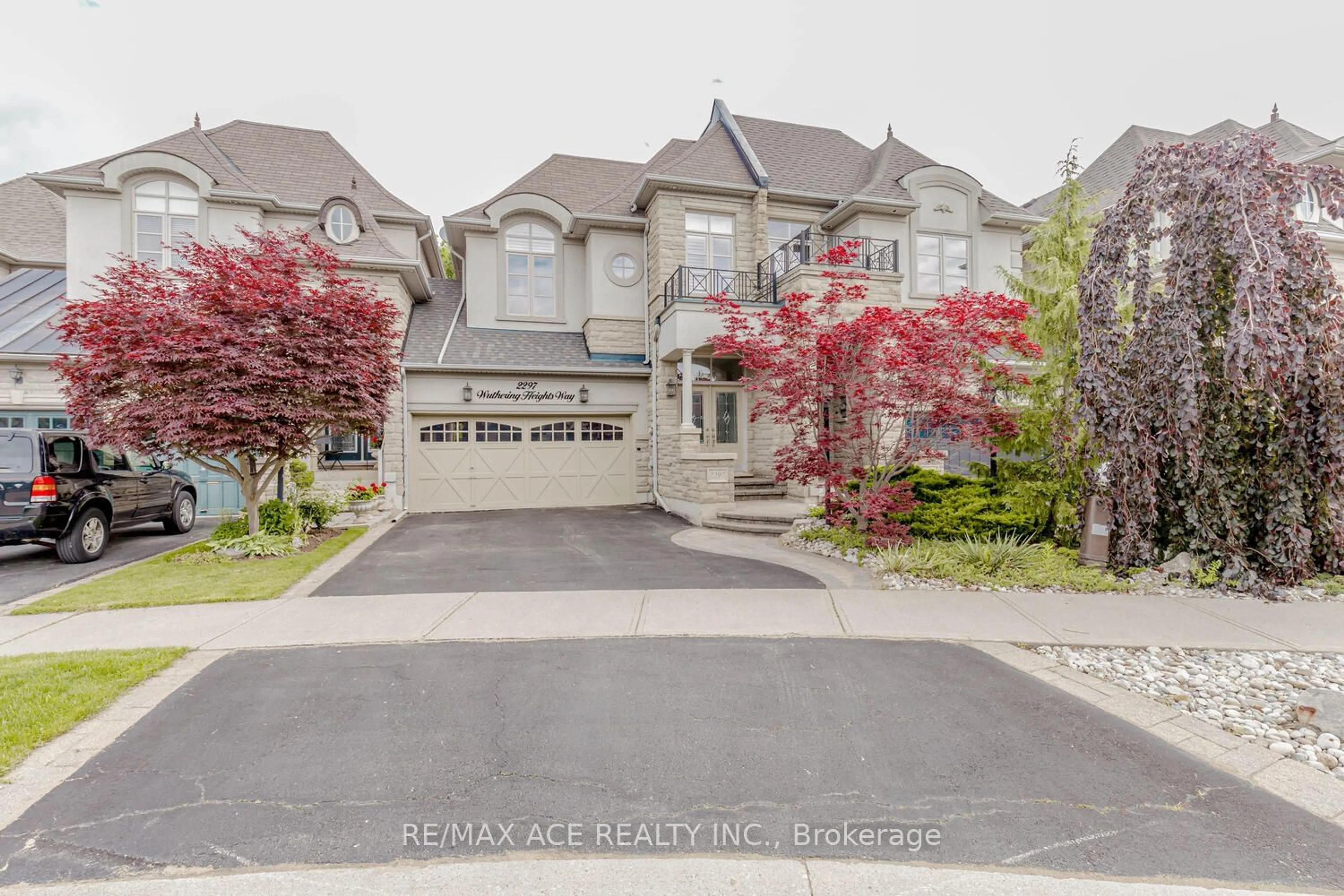 Frontside or backside of a home for 2297 Wuthering Heights Way, Oakville Ontario L6M 0E7