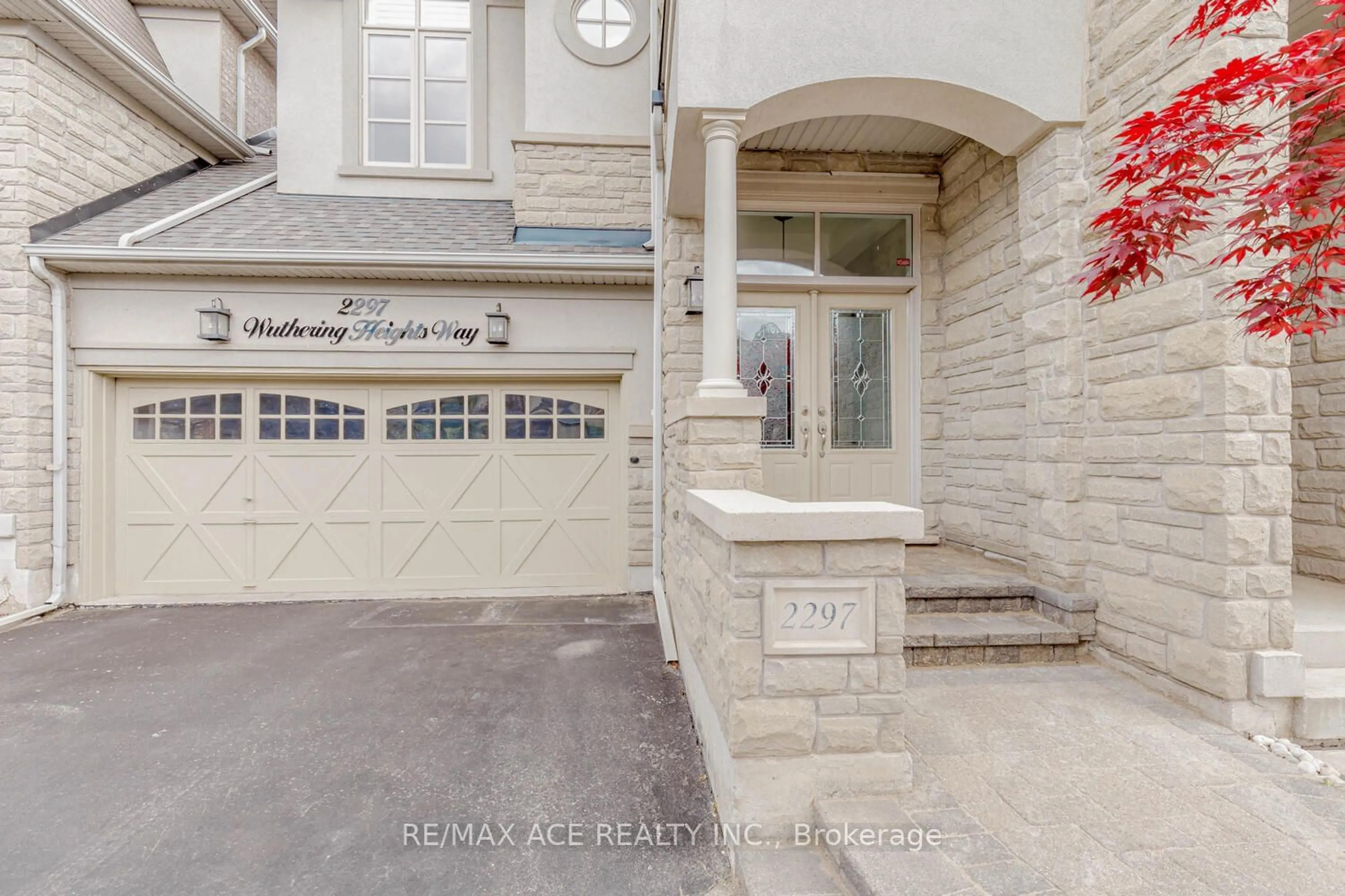 Indoor entryway for 2297 Wuthering Heights Way, Oakville Ontario L6M 0E7