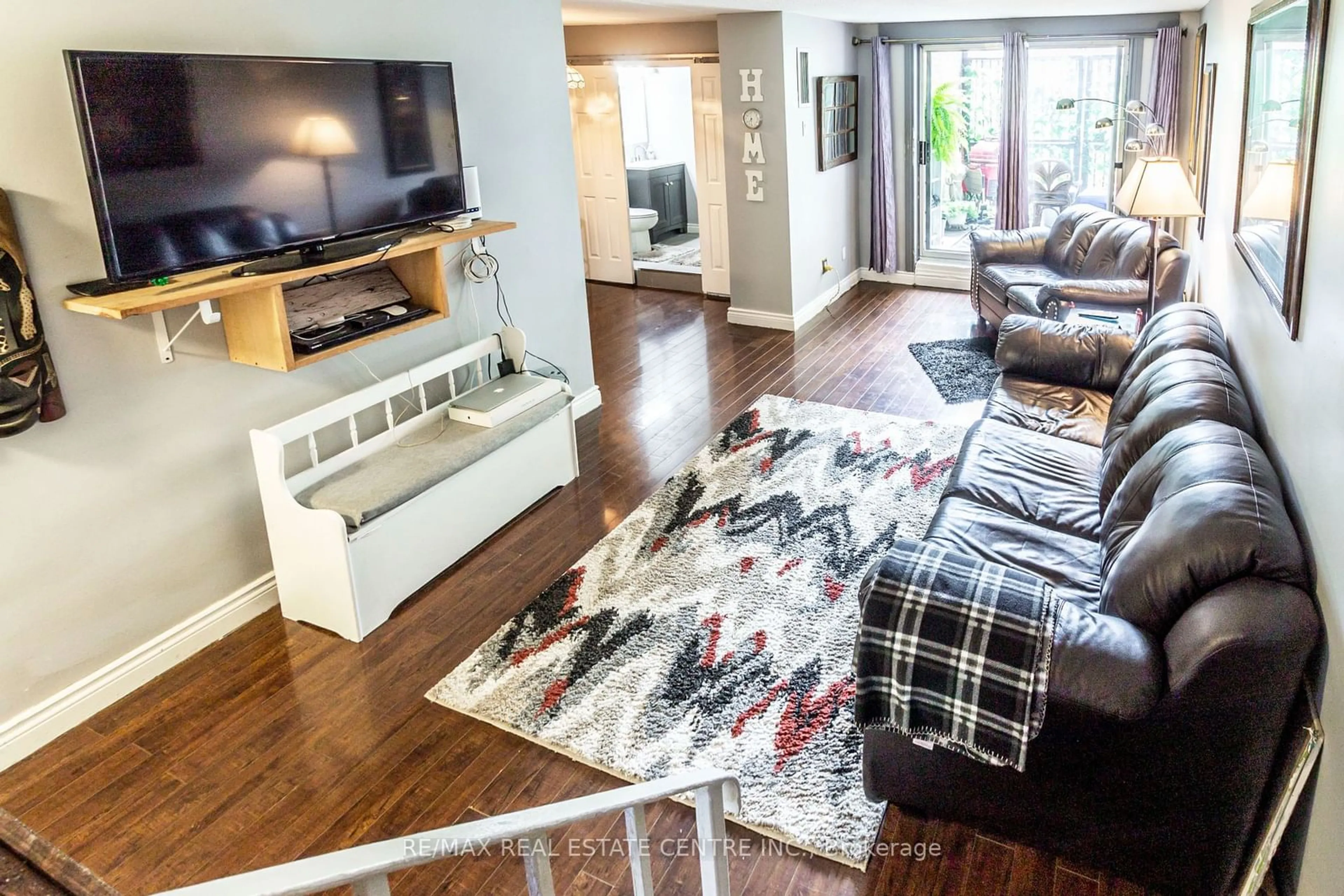 Living room for 2095 Roche Crt #124, Mississauga Ontario L5K 2C8