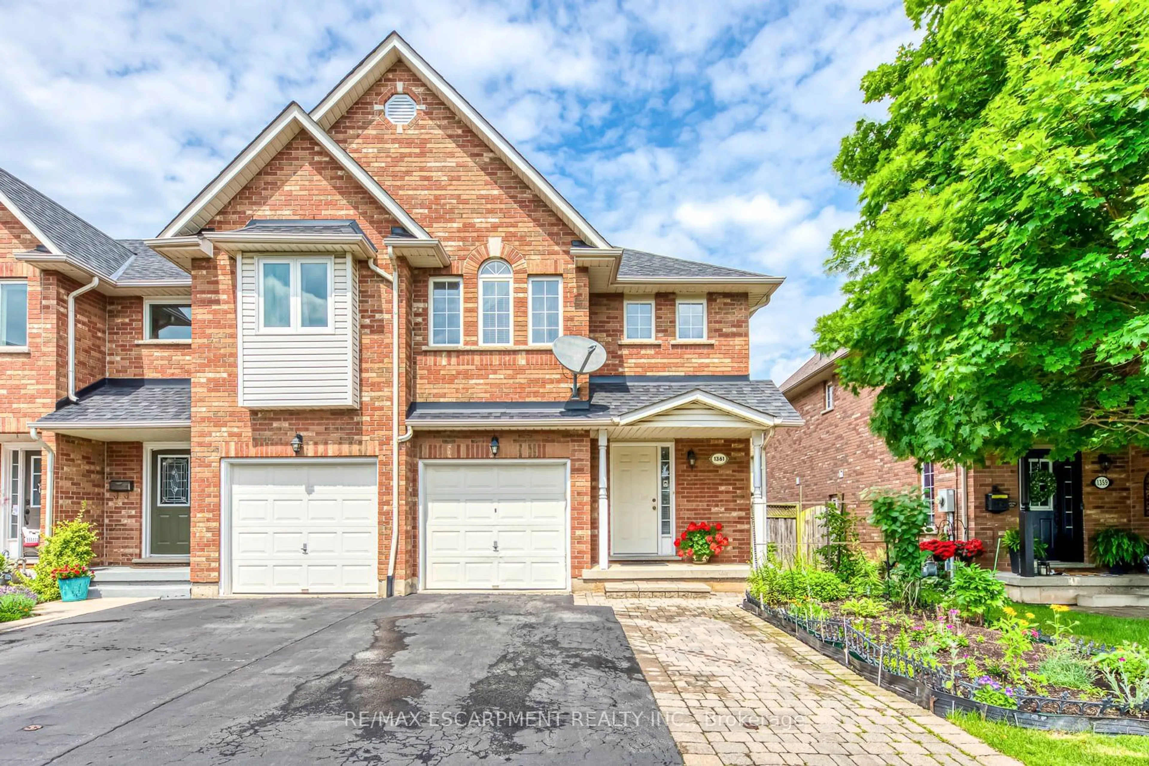 Home with brick exterior material for 1361 Tobyn Dr, Burlington Ontario L7M 4X6