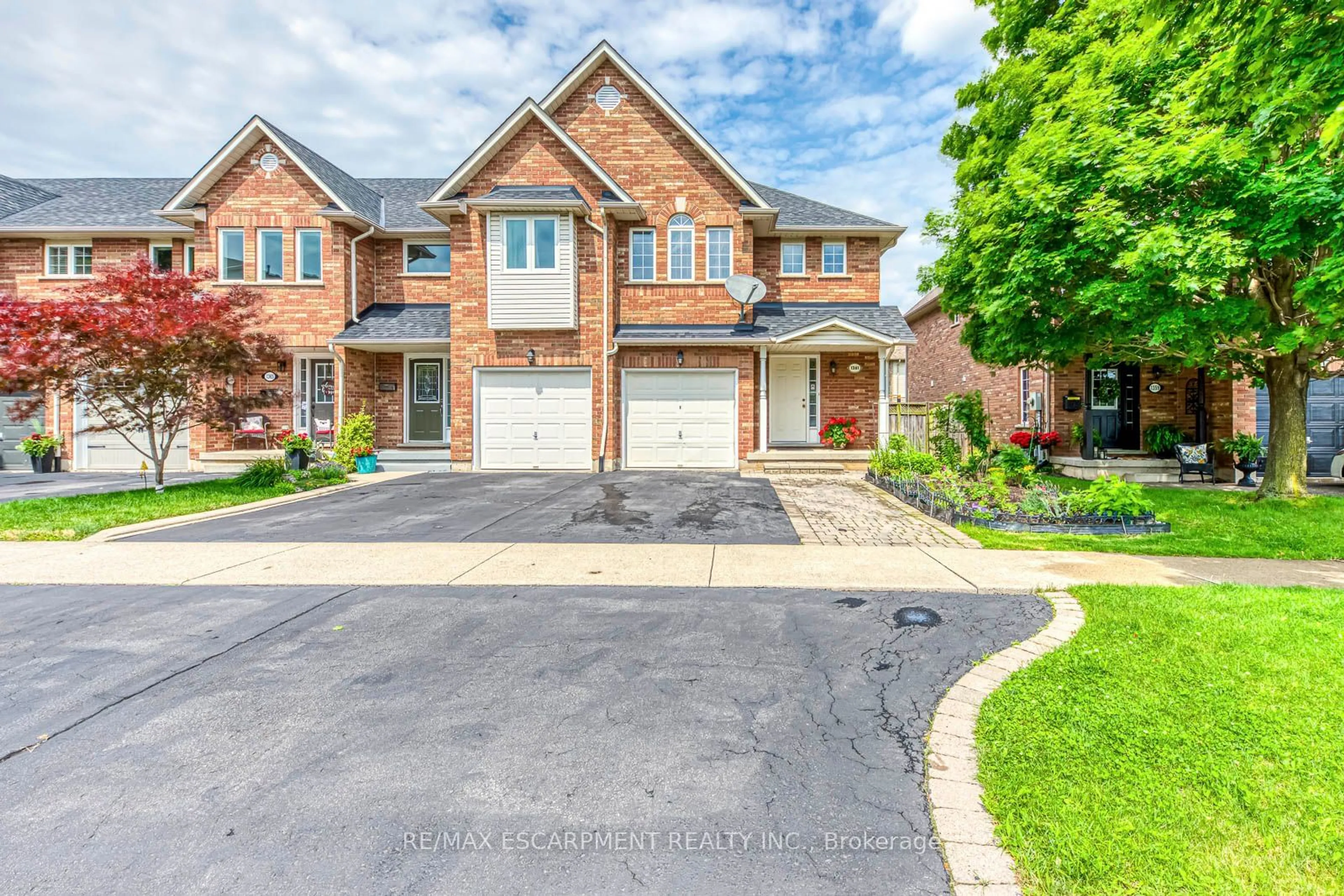 Home with brick exterior material for 1361 Tobyn Dr, Burlington Ontario L7M 4X6
