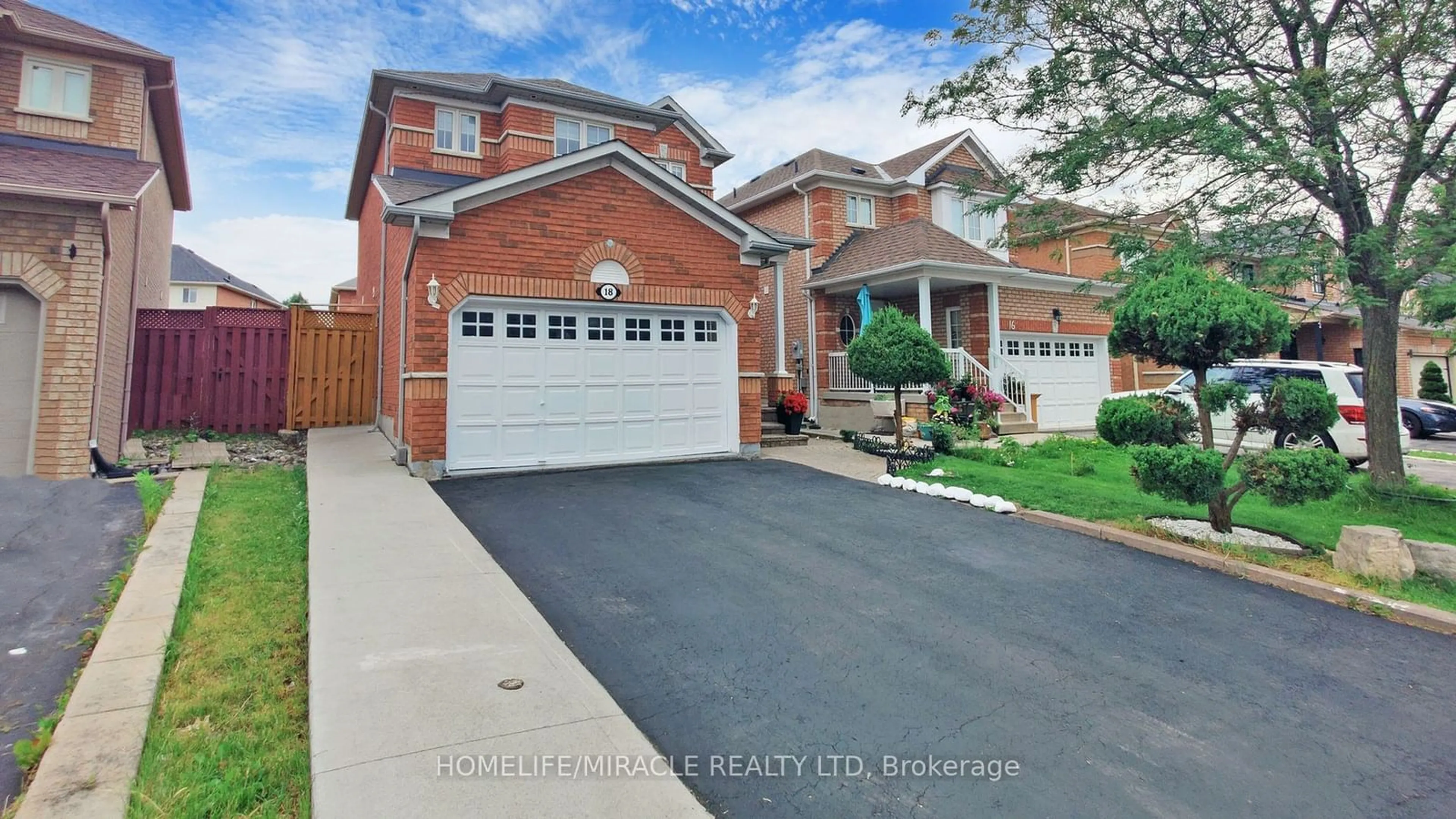 Frontside or backside of a home for 18 Sunny Glen Cres, Brampton Ontario L7A 2C6