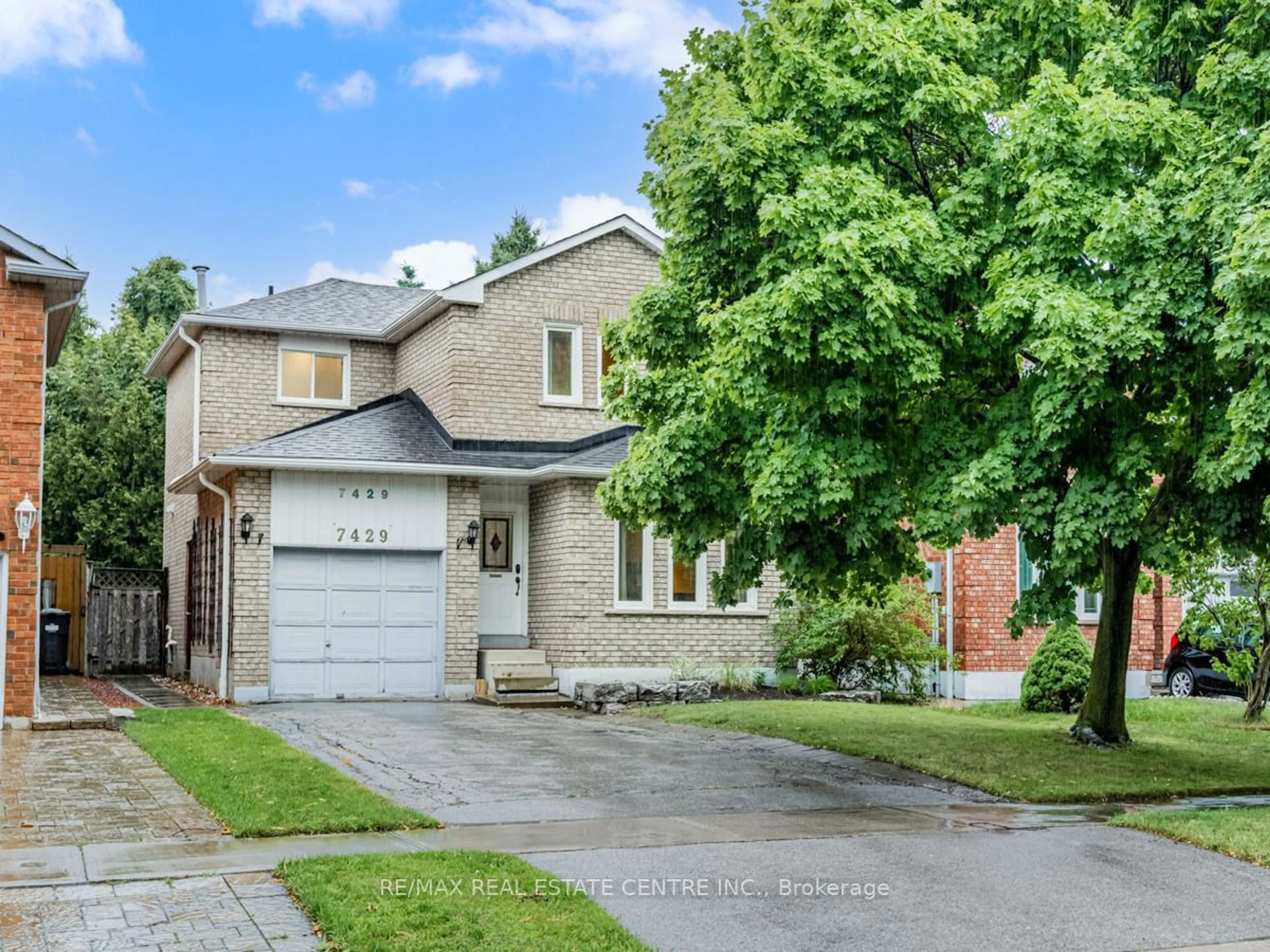 Frontside or backside of a home for 7429 Doverwood Dr, Mississauga Ontario L5N 6N3