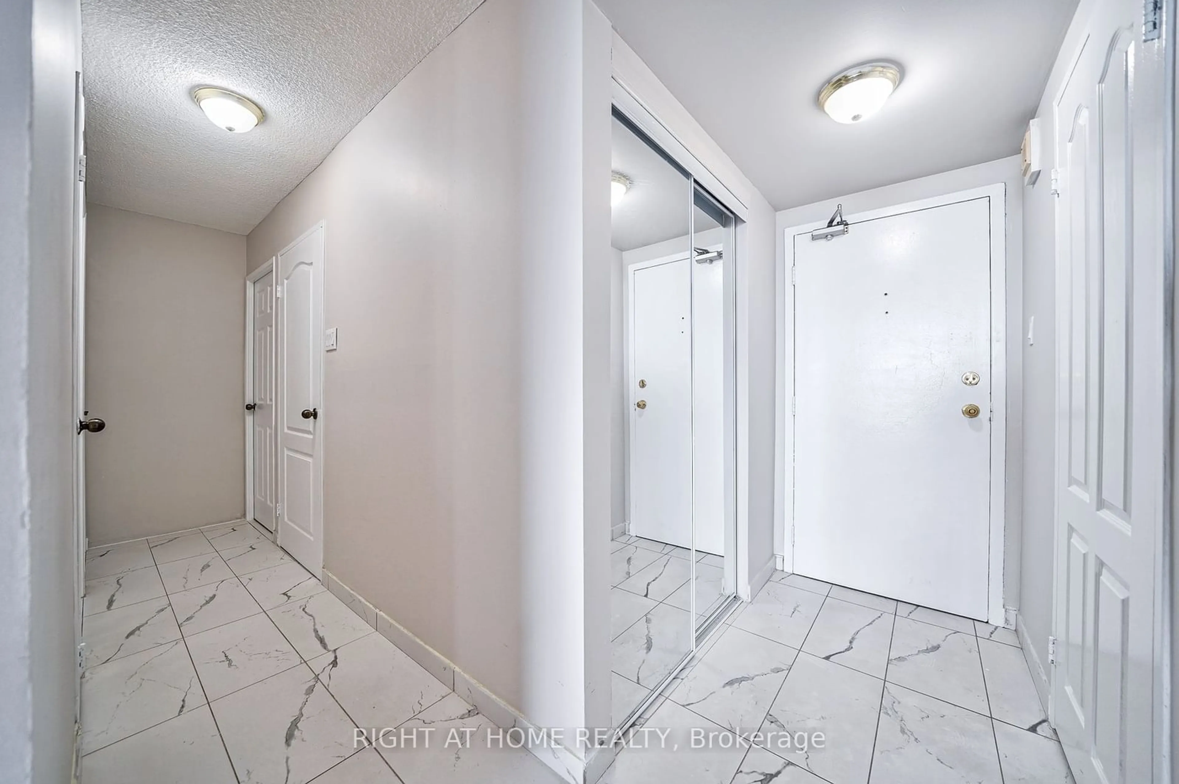 Indoor entryway for 40 Panorama Crt #1110, Toronto Ontario M9V 4M1