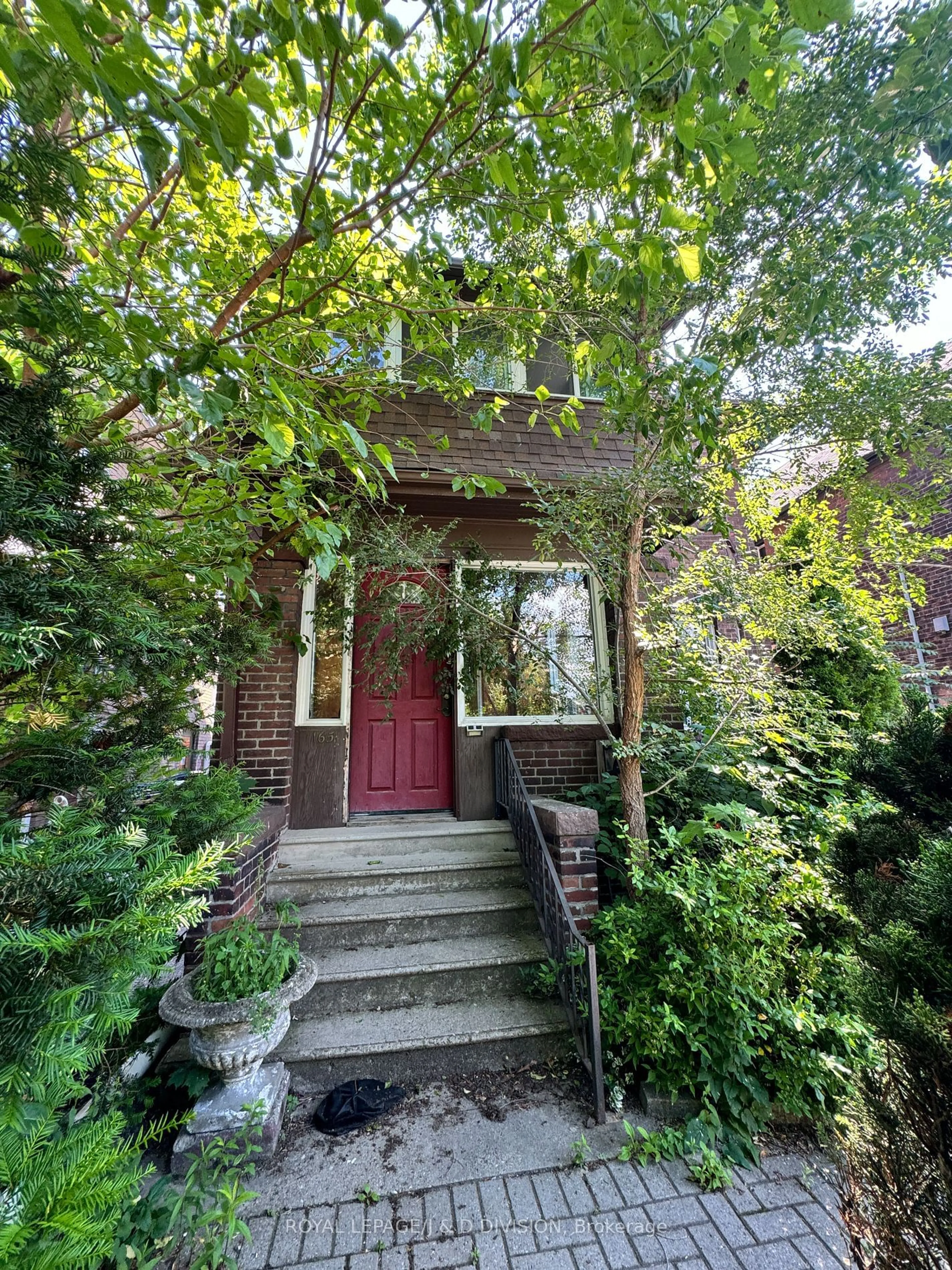 Outside view for 165 High Park Ave, Toronto Ontario M6P 2S3