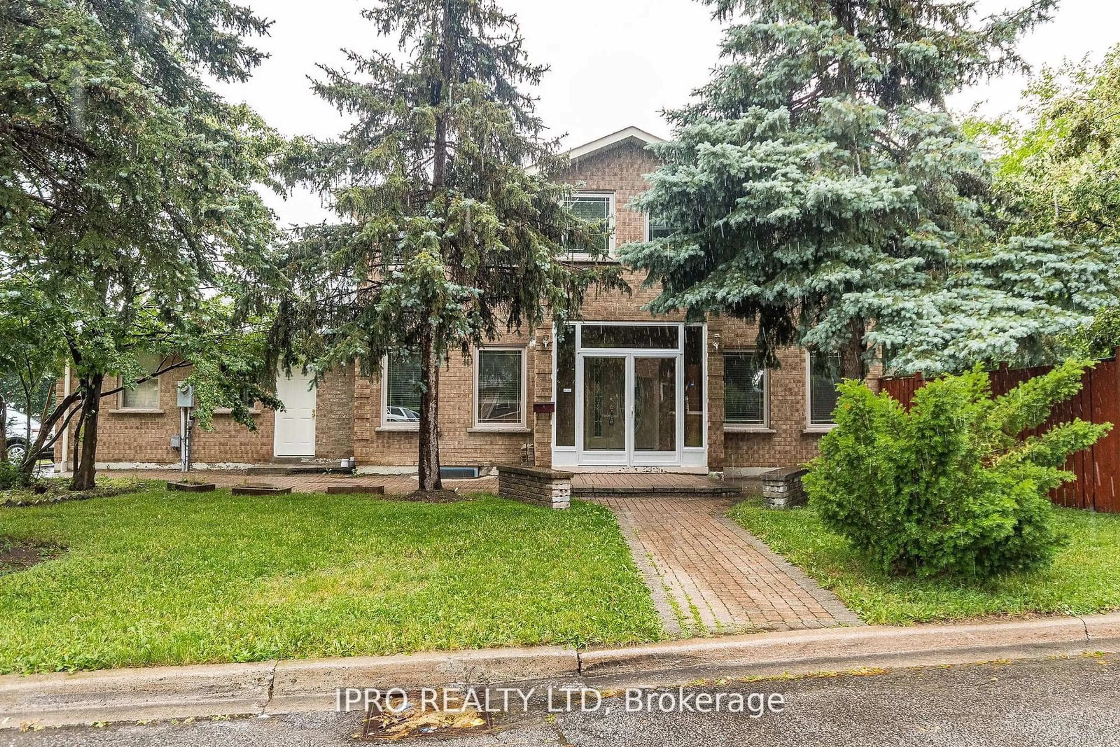 Frontside or backside of a home for 2 Butlers Crt, Brampton Ontario L6Y 3T9