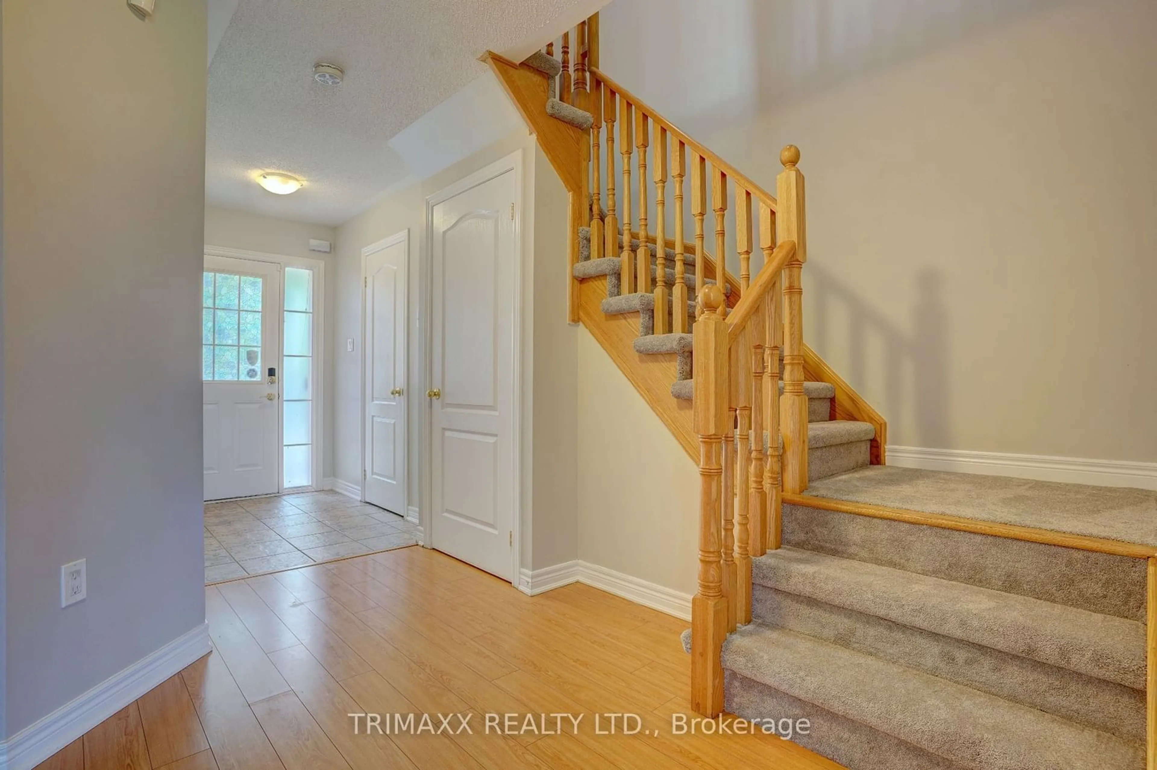 Indoor entryway for 59 Cedarbrook Rd, Brampton Ontario L6R 0W6